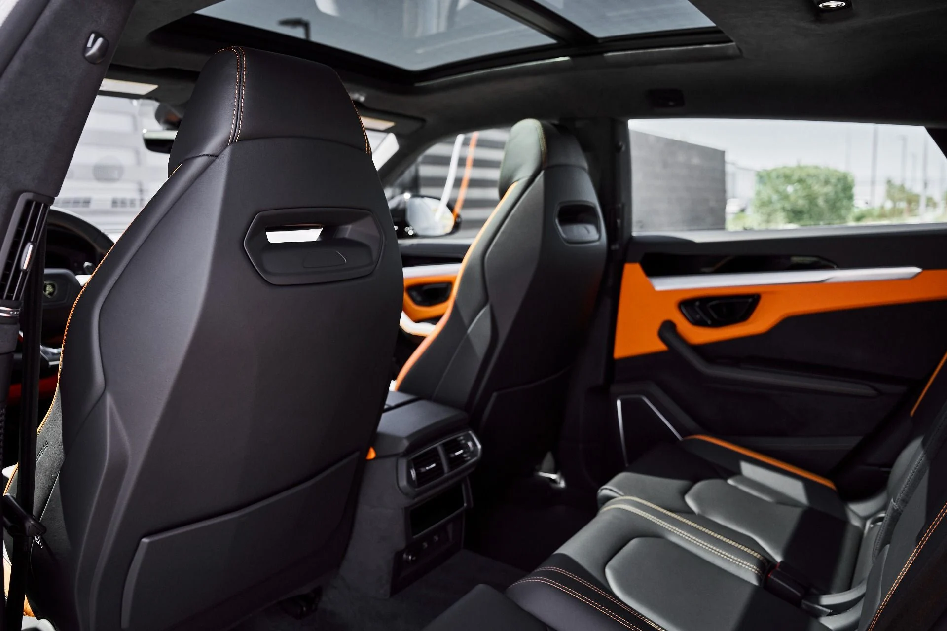 mph032_2336820429_Used_2025_Lamborghini_Urus_SE_1779992015_243c2e6e0d