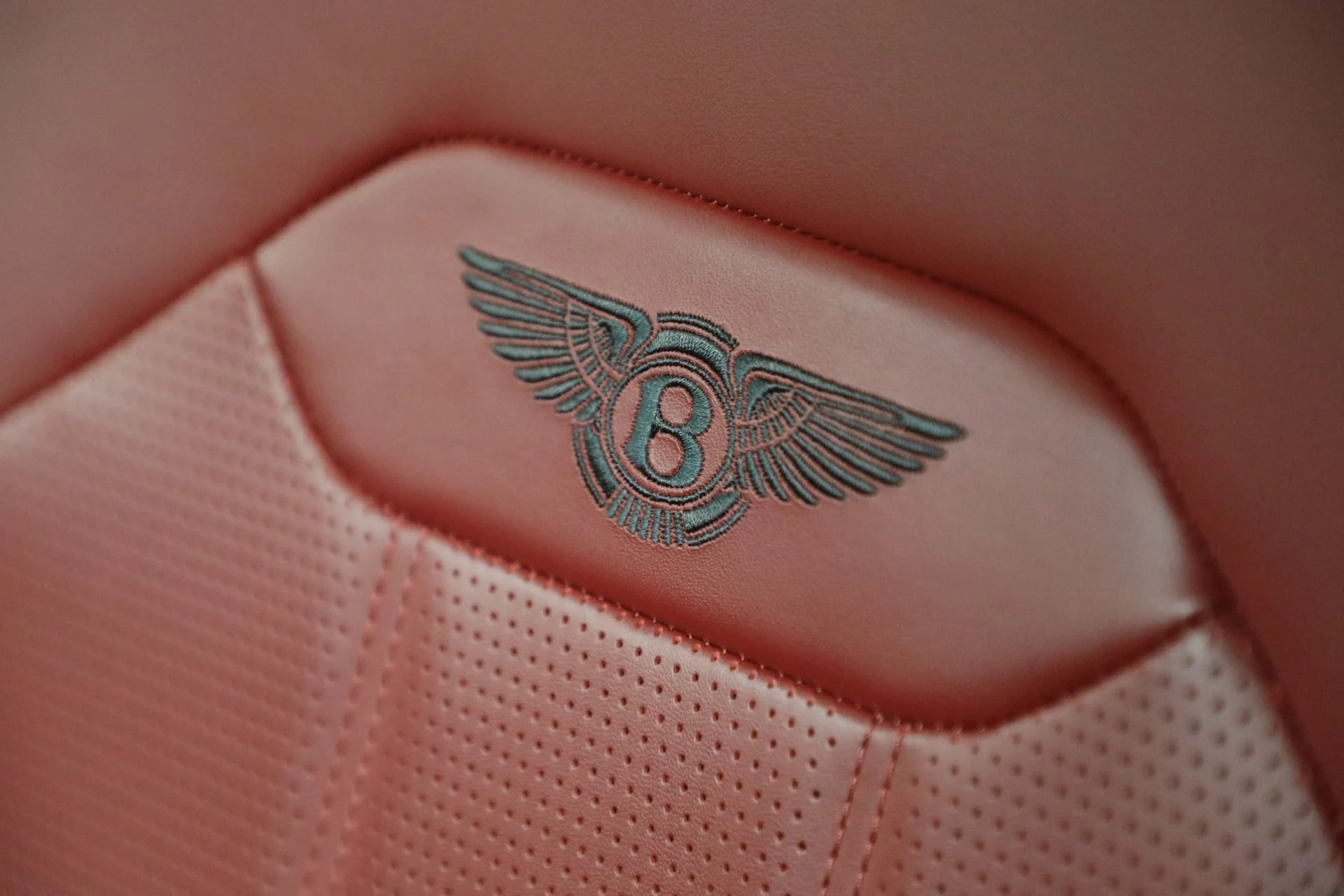 mph032_2344512857_Used_2023_Bentley_Bentayga_S_V8_1775660789_1f02f2cee6