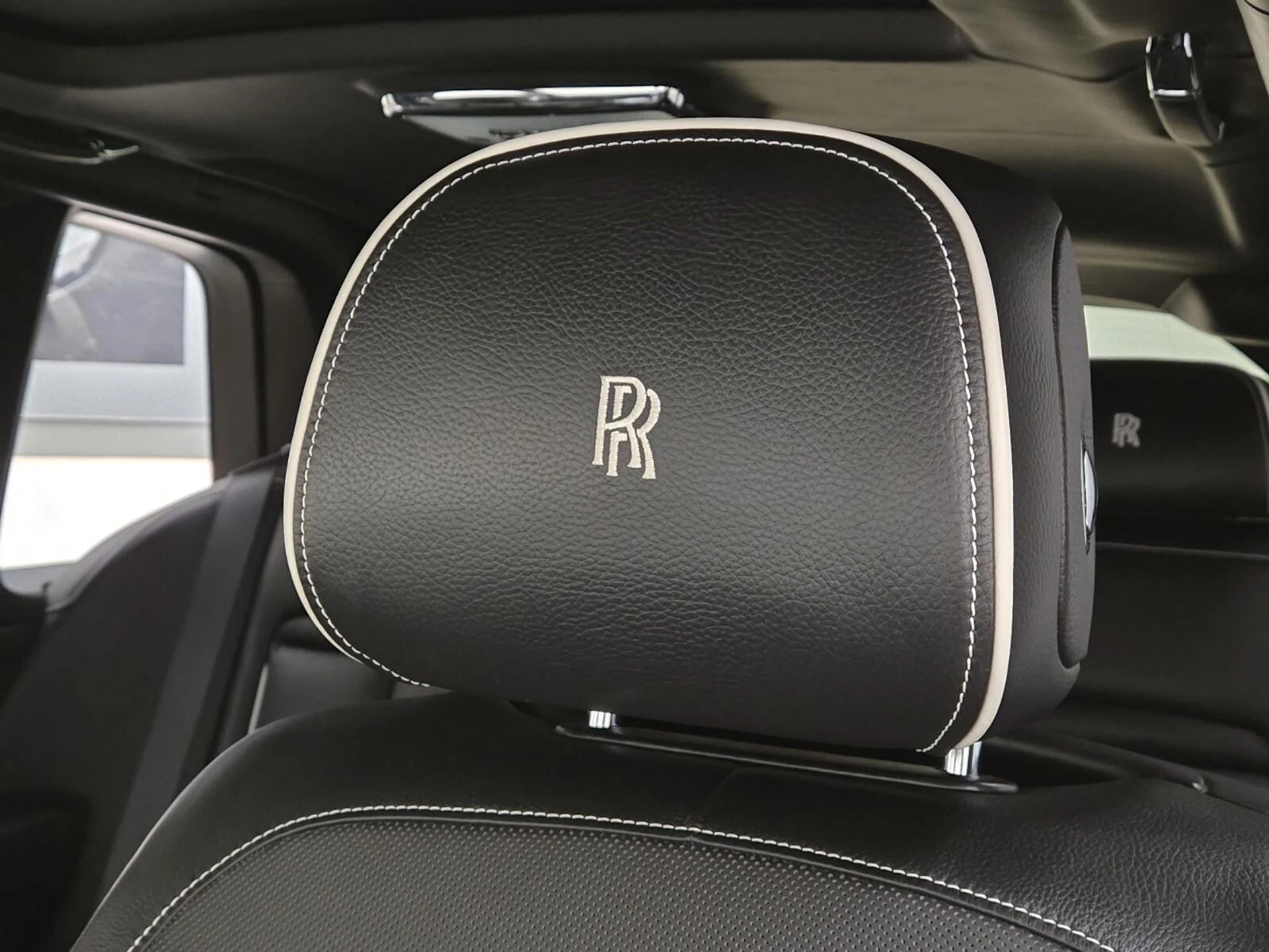 mph032_2346057478_Used_2020_Rolls_Royce_Cullinan_1759993127_be228c90b8