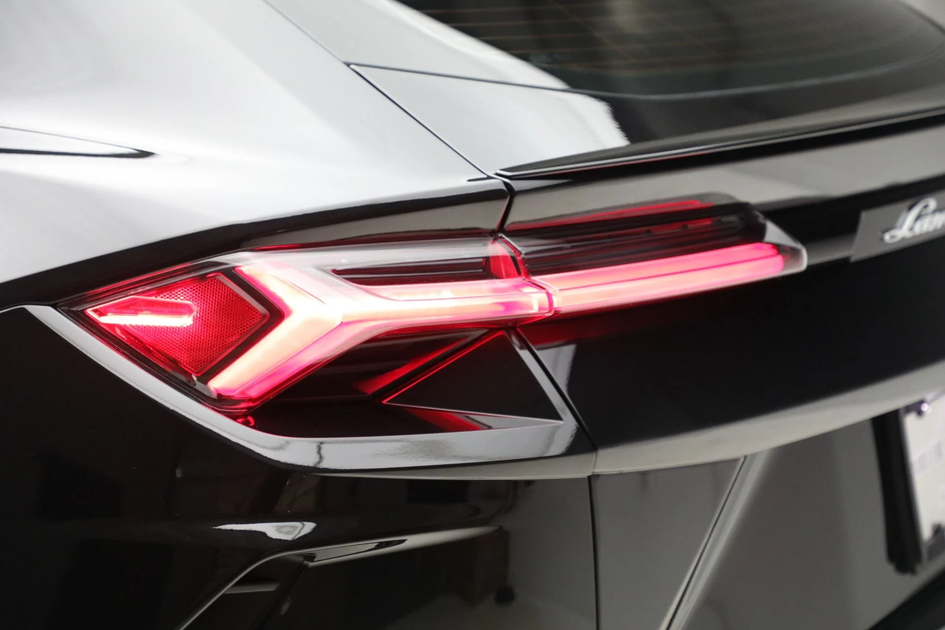 mph032_234727480_Used_2022_Lamborghini_Urus_1761597990_15f66302a2