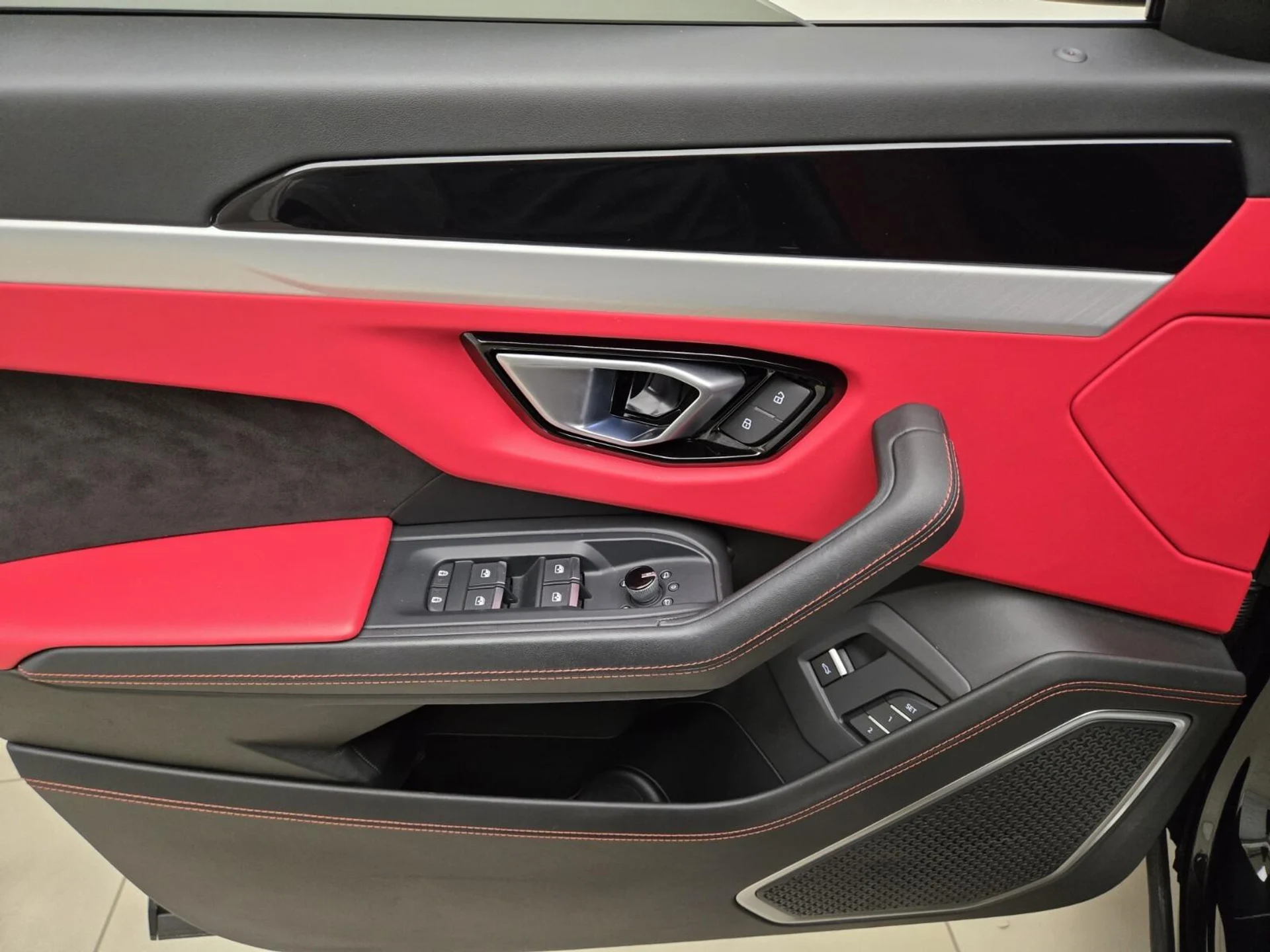 mph032_2363459873_Used_2021_Lamborghini_Urus_1754376921_0f52977aa3