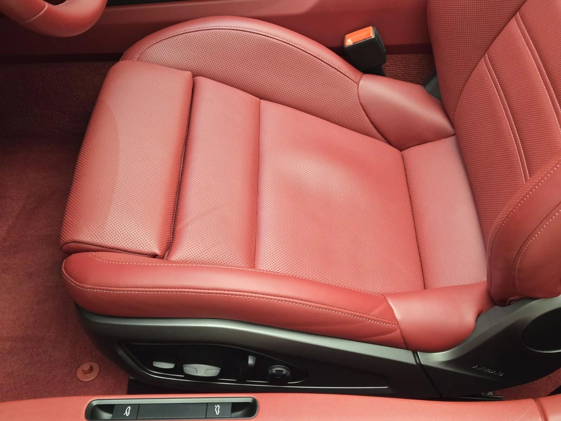 mph032_2376132857_Used_2023_Porsche_911_Turbo_1768891614_4d83a133fd