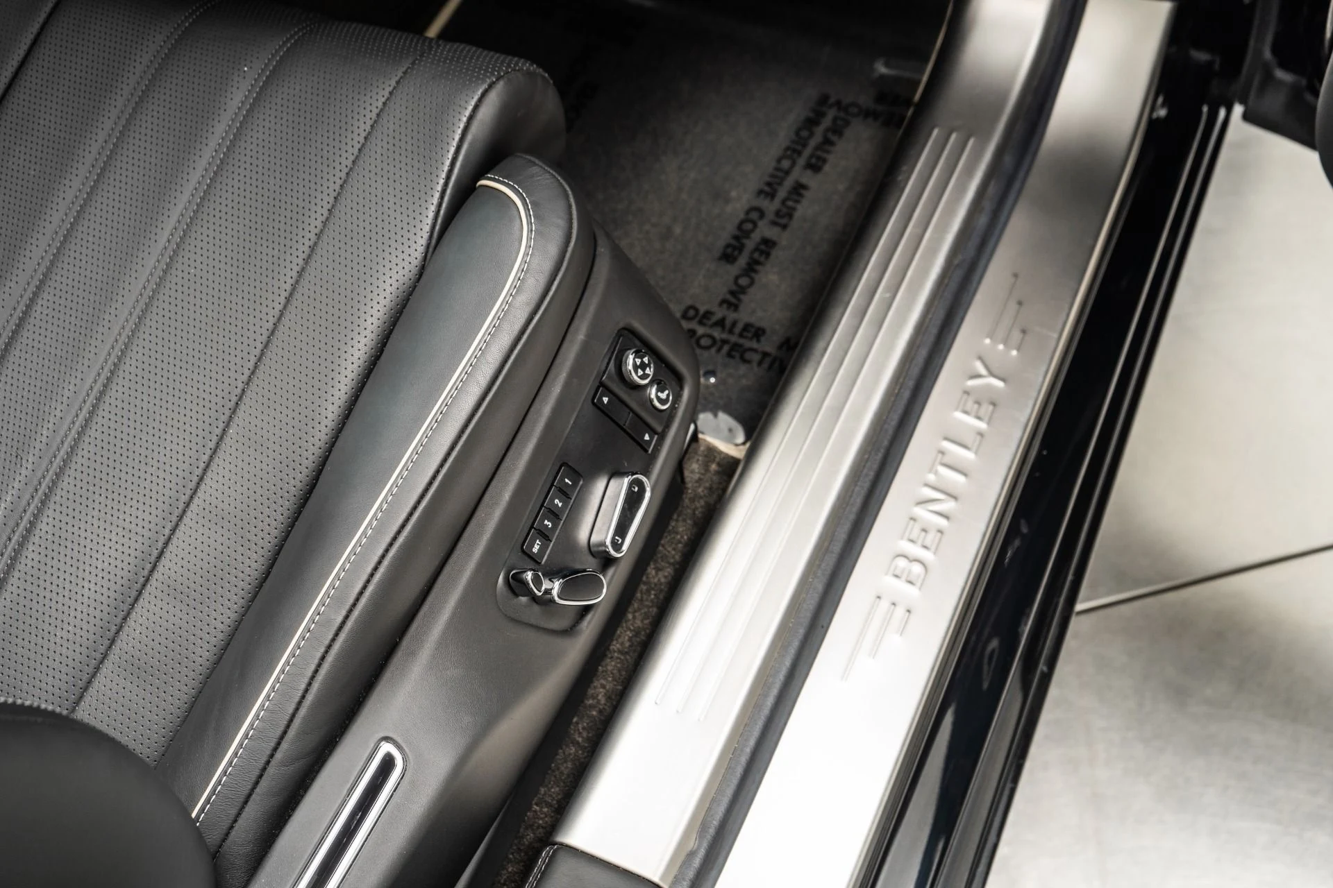 mph032_2382756009_Used_2015_Bentley_Flying_Spur_V8_1757017616_3fbdd1c617