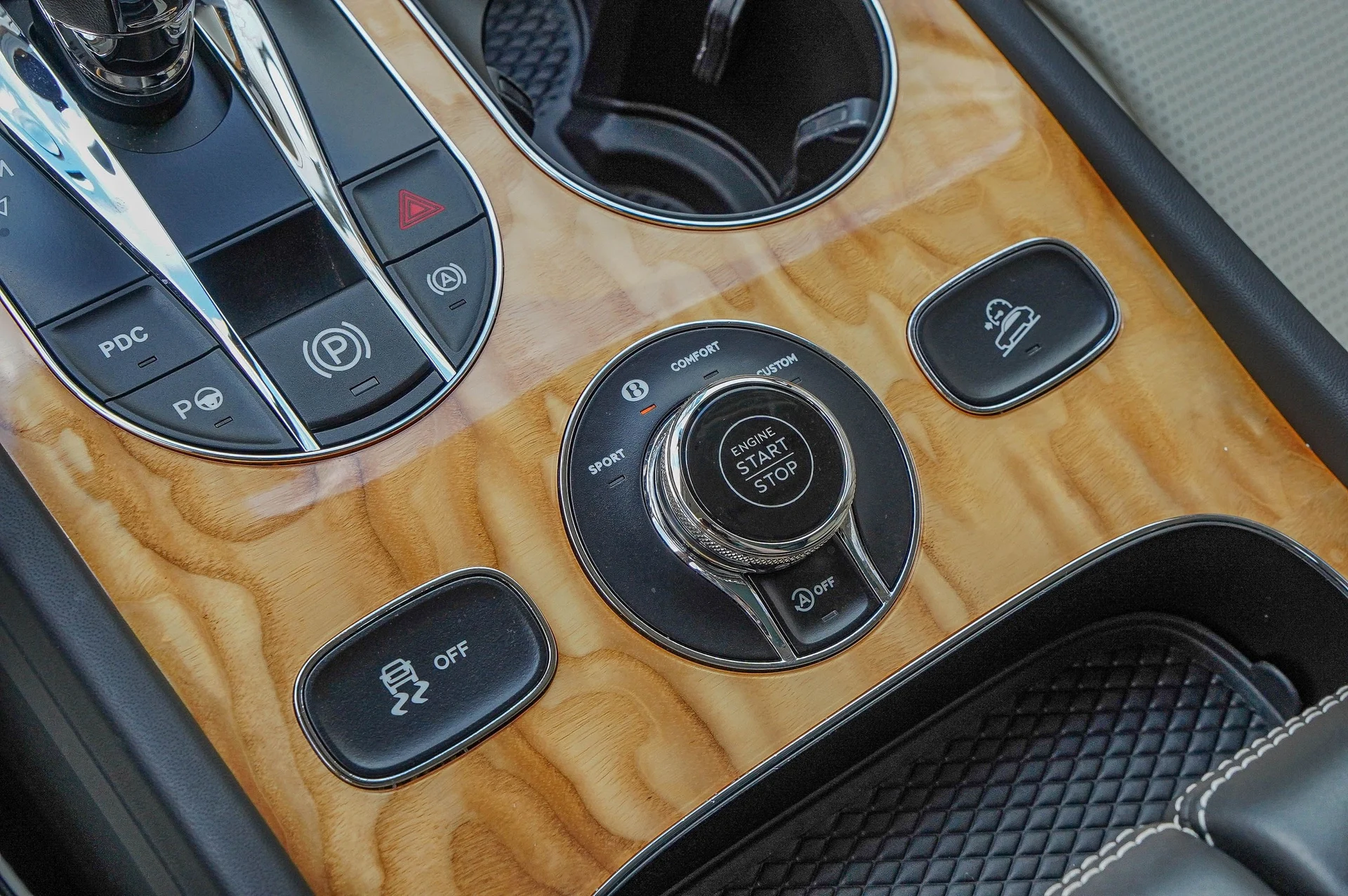 mph032_2390188408_Hi_Tech_Luxury_Imports_LLC_SJAAT_2_ZV_8_PC_018729_image_32_915da52f49
