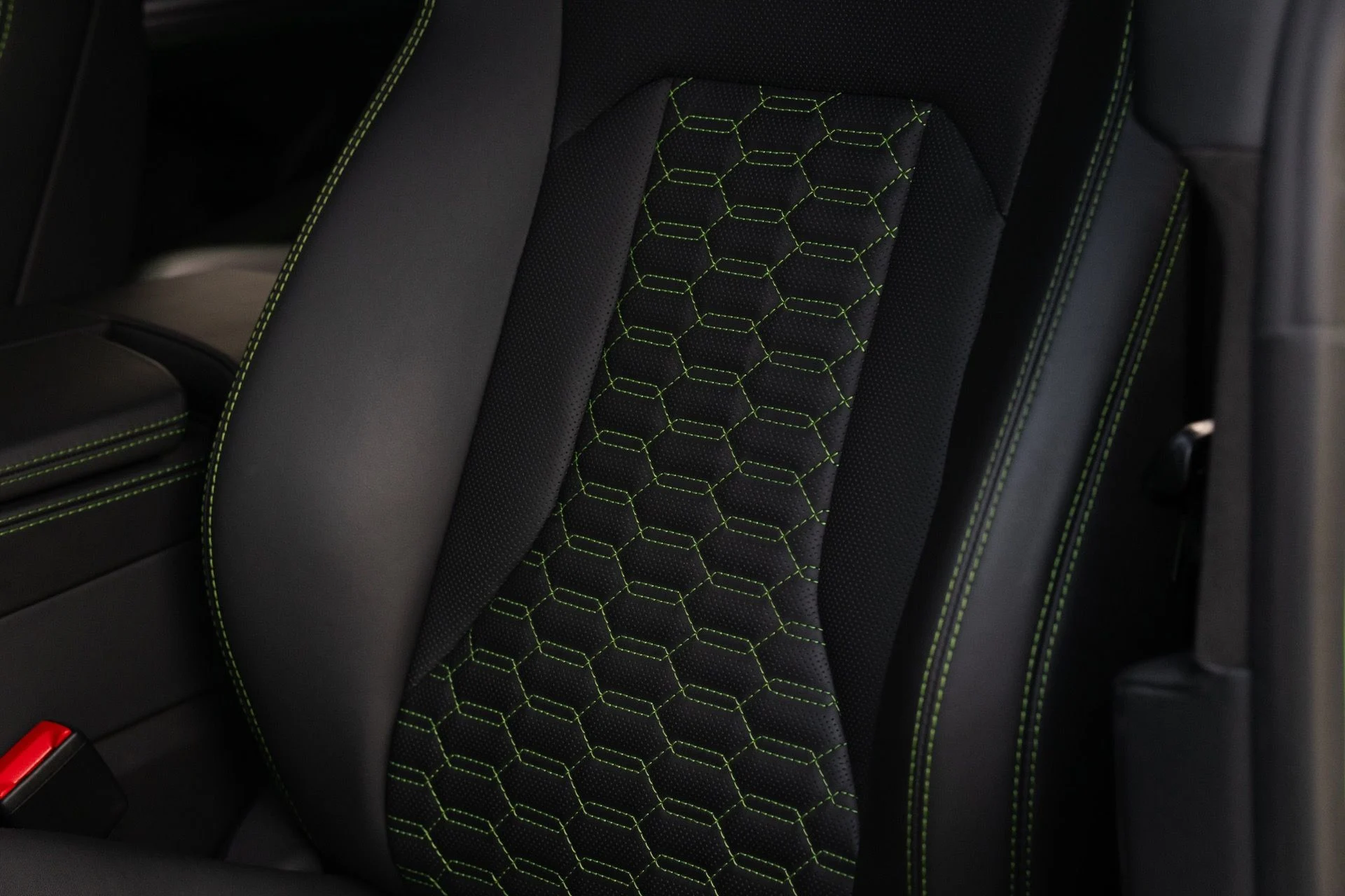 mph032_2397875272_Used_2023_Lamborghini_Urus_S_1758835388_13dcfe509d