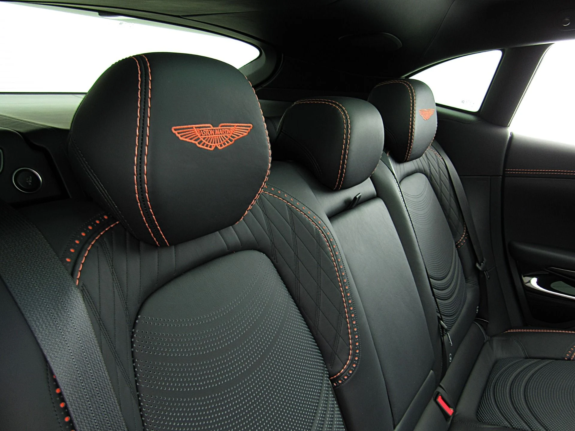mph032_2418606854_Used_2023_Aston_Martin_DBX_5da06be77a