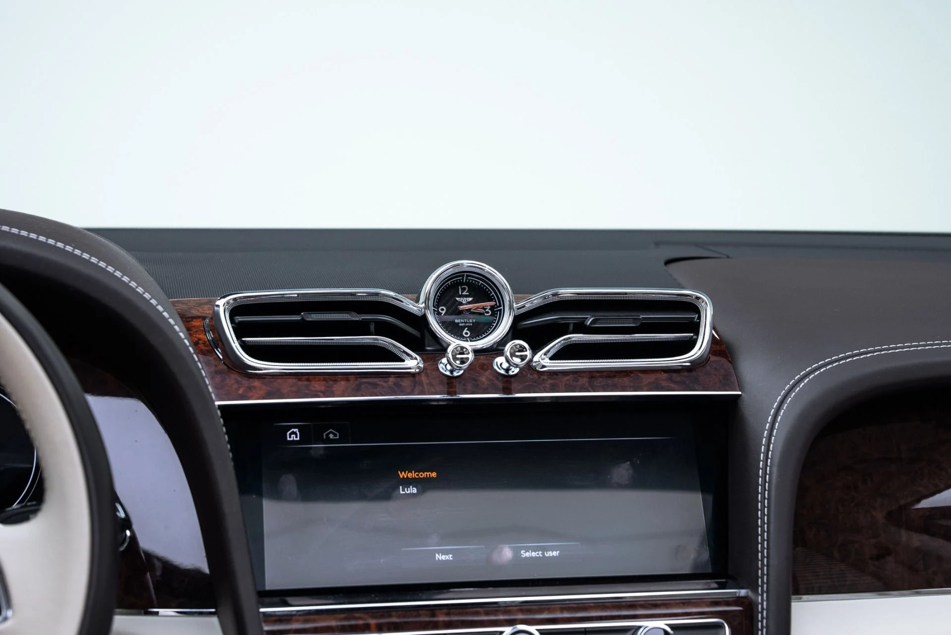 mph032_2419326485_Used_2021_Bentley_Bentayga_V8_1774990430_b0297e97d6