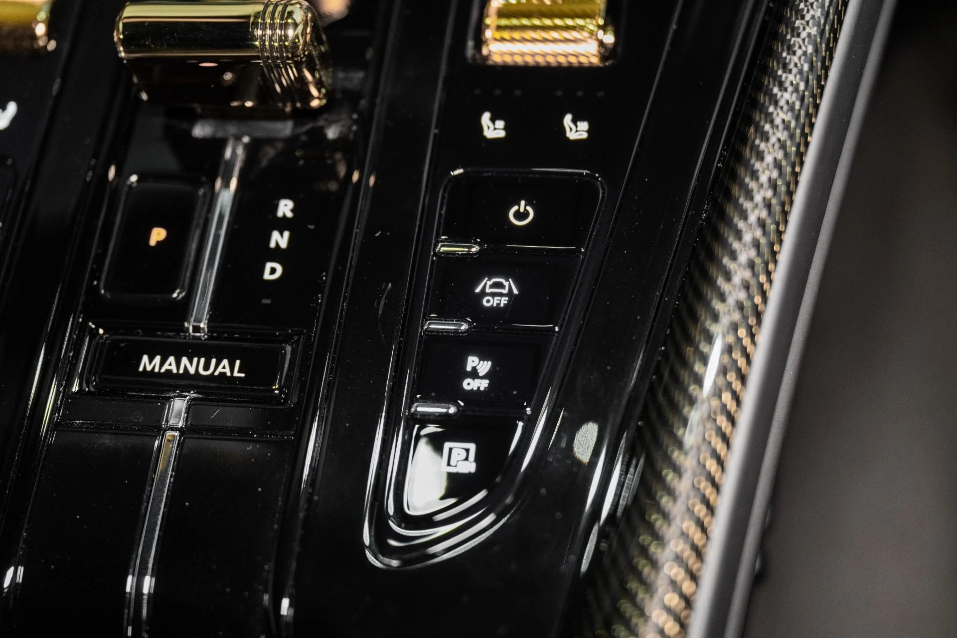 mph032_2433554232_New_2026_Aston_Martin_DB_12_Gold_Finger_V8_1764191230_d46eab3710