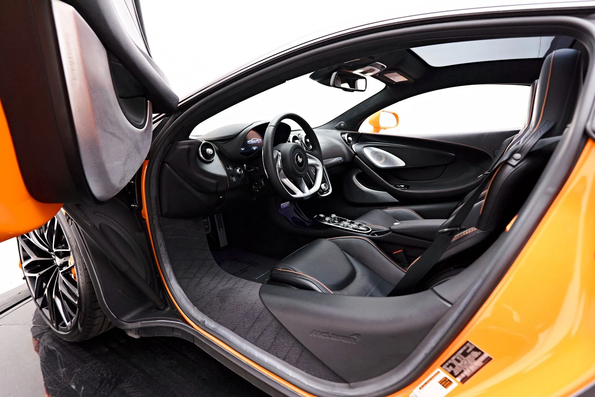 mph032_2444043774_Used_2023_Mc_Laren_GT_Base_1712094494_7d0d6955f9