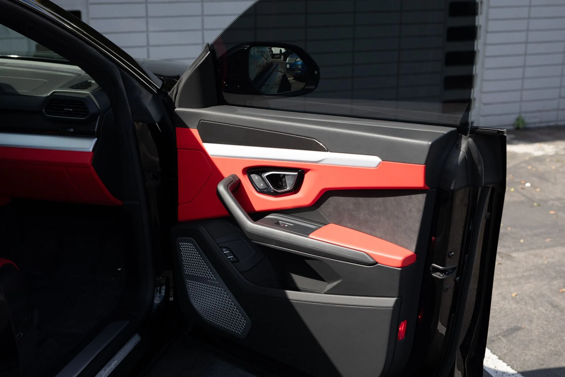 mph032_2463618436_Used_2020_Lamborghini_Urus_1739815984_a04493d5ff