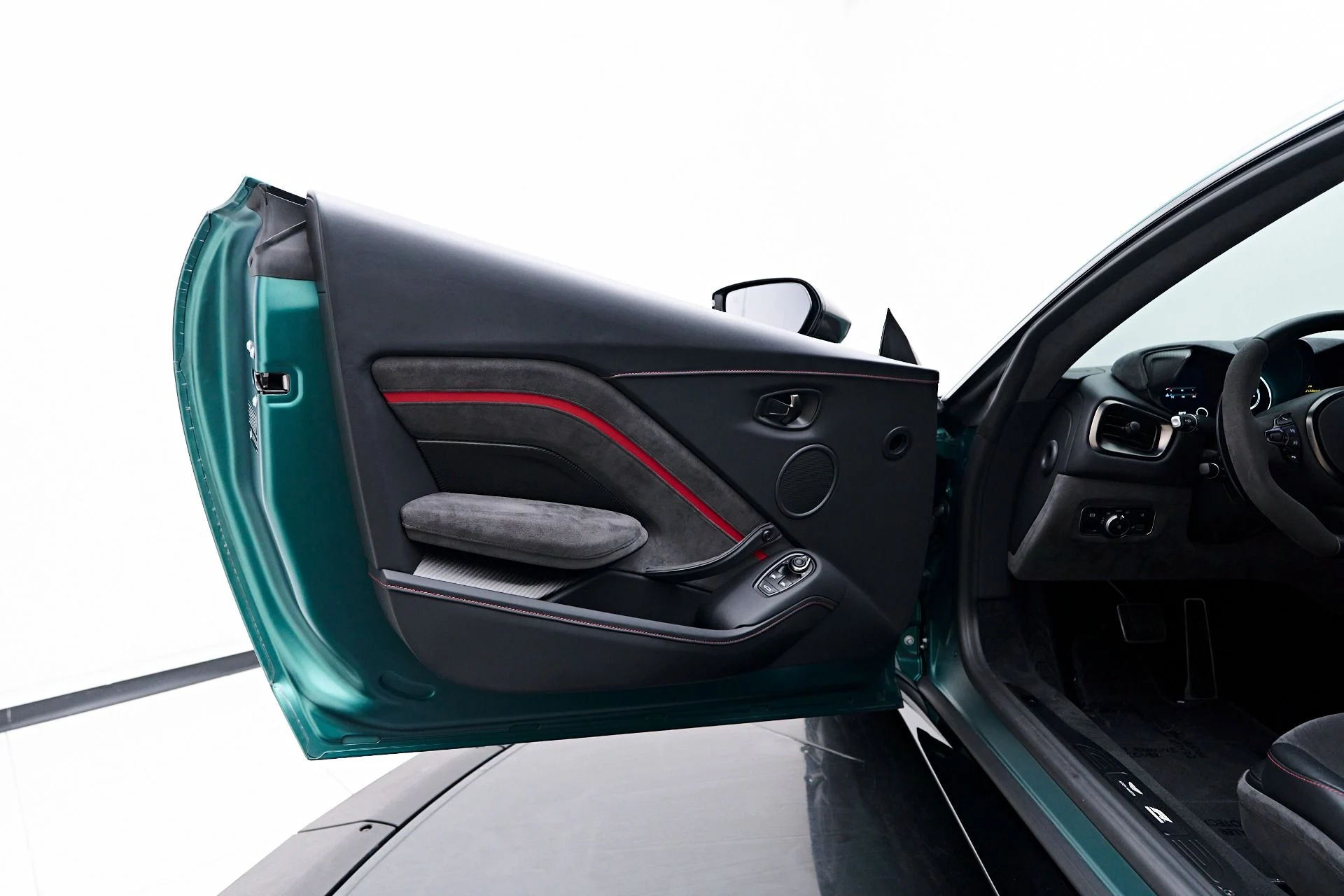 mph032_2468337525_Used_2022_Aston_Martin_Vantage_F1_Edition_1756259692_55c4135aa0