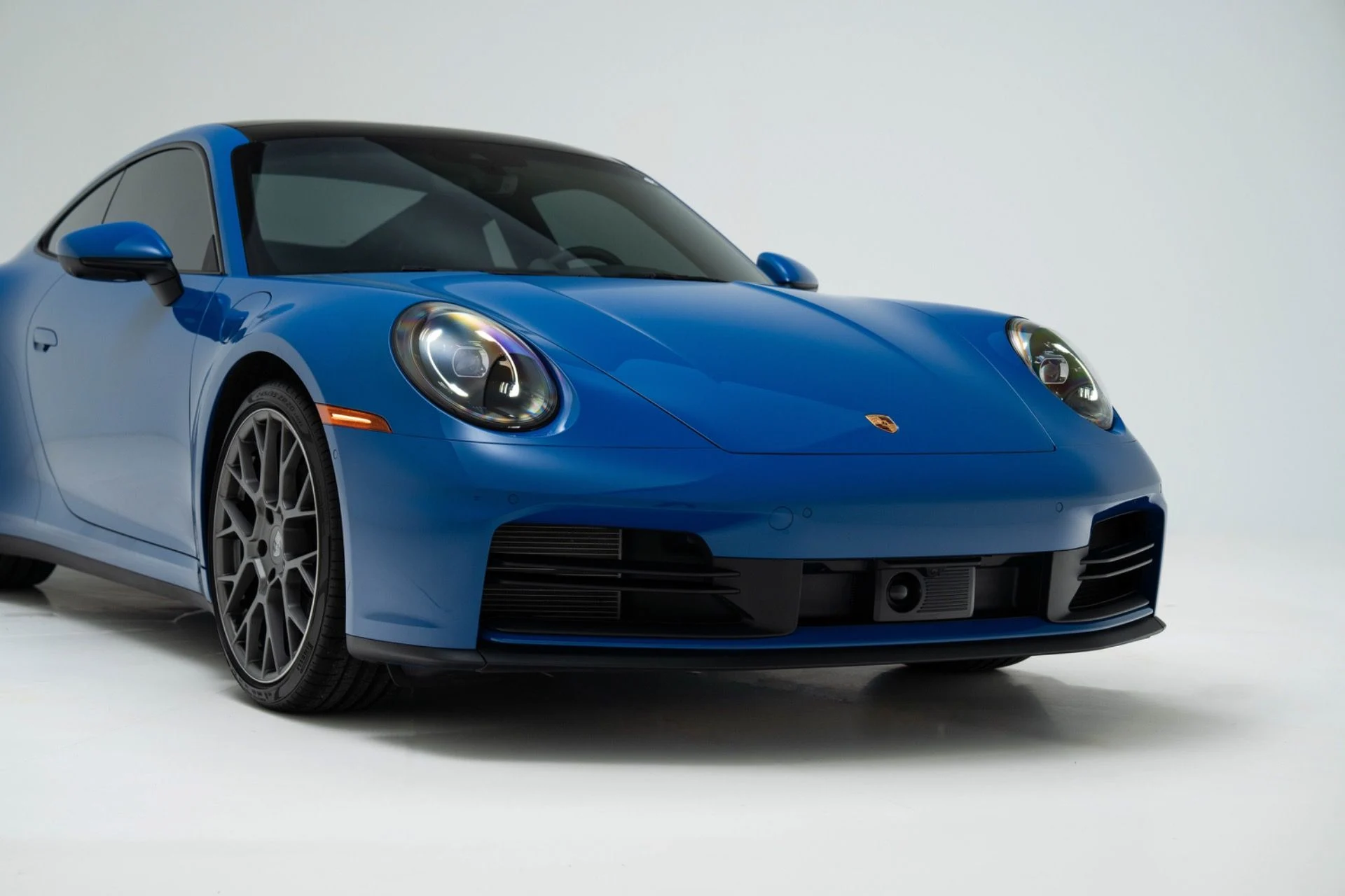 mph032_2470214500_Used_2025_Porsche_911_Carrera_1782341867_a008451738