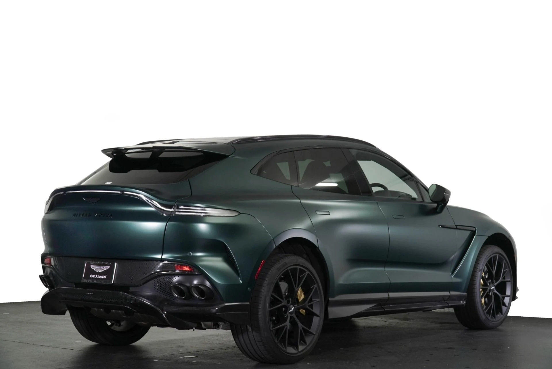 mph032_2474667669_Used_2025_Aston_Martin_DBX_707_1768858107_8419e3106e