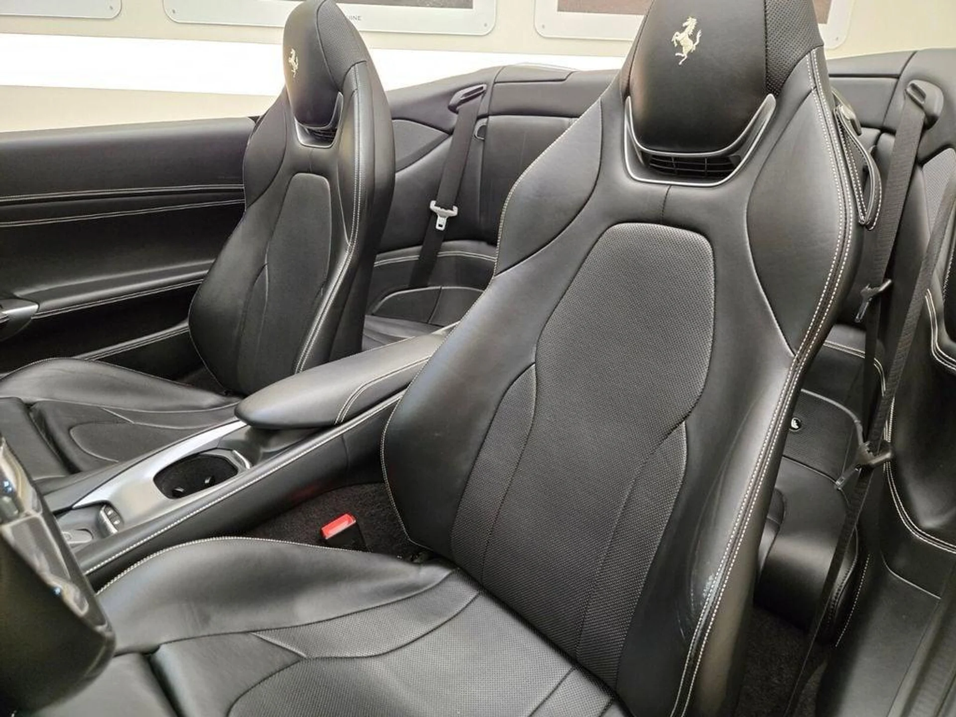 mph032_2475948232_Used_2022_Ferrari_Portofino_M_1771611778_ec5be11ba6