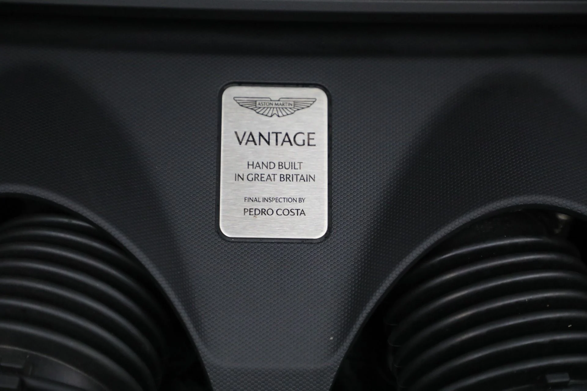 mph032_2482509386_Used_2025_Aston_Martin_Vantage_1763143757_4a221f0e46
