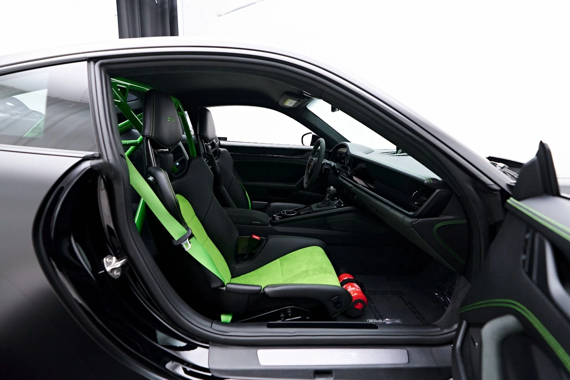 mph032_2493636951_Used_2022_Porsche_911_GT_3_1755812612_6fce492442