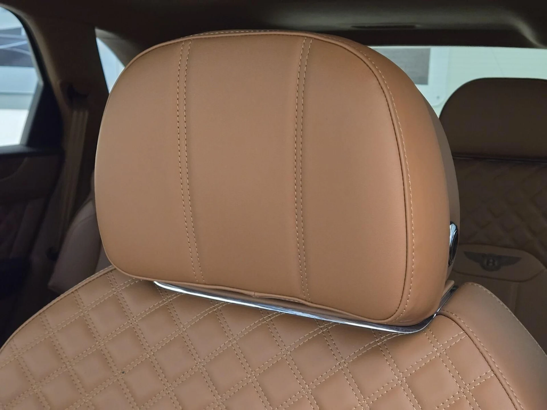 mph032_2494216561_Used_2022_Bentley_Bentayga_V8_1766558894_01624f8a33