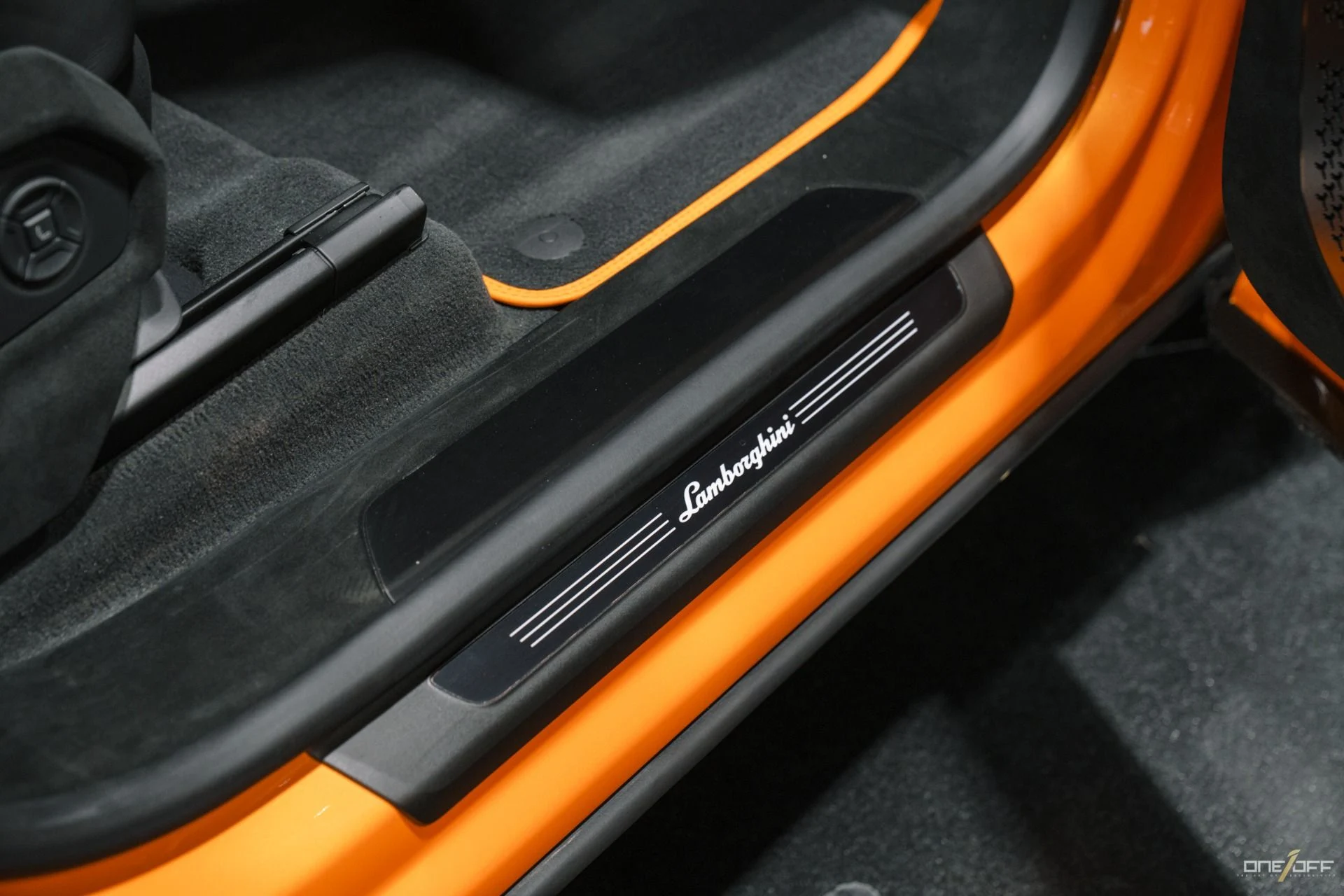 mph032_2497376306_Used_2023_Lamborghini_Urus_Performante_in_Arancio_Borealis_350_K_MSRP_Exposed_Carbon_Hood_1754940497_20ed2411db