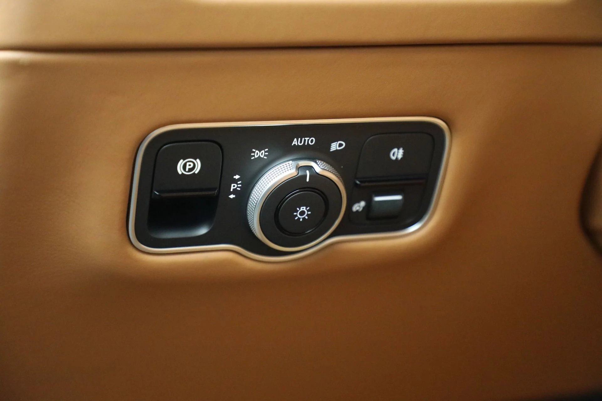 mph032_2508752995_New_2025_Aston_Martin_DB_12_Volante_f4833bea27