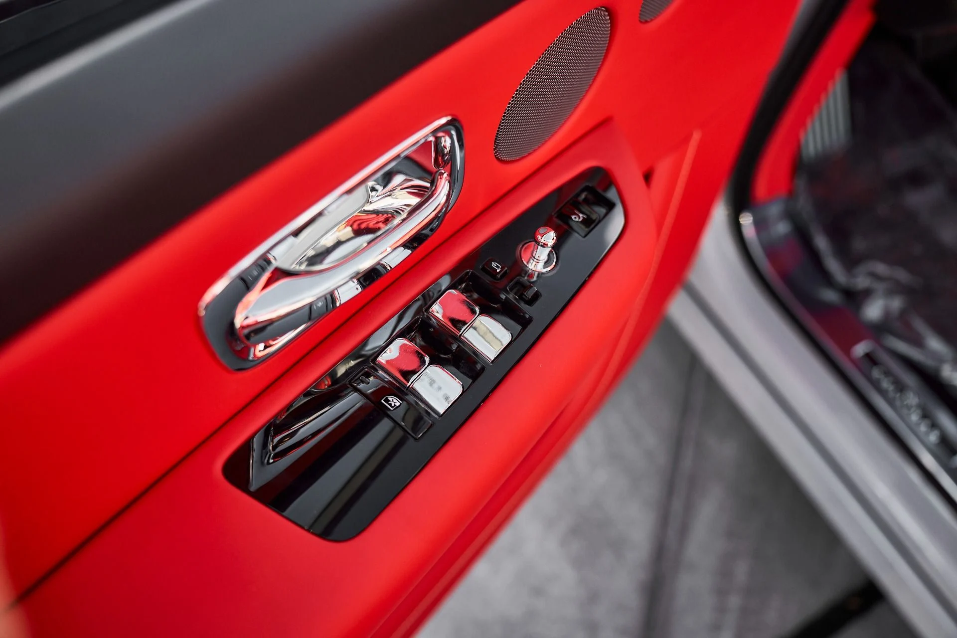 mph032_2509335652_Used_2025_Rolls_Royce_Cullinan_1775588106_a02d0c520c