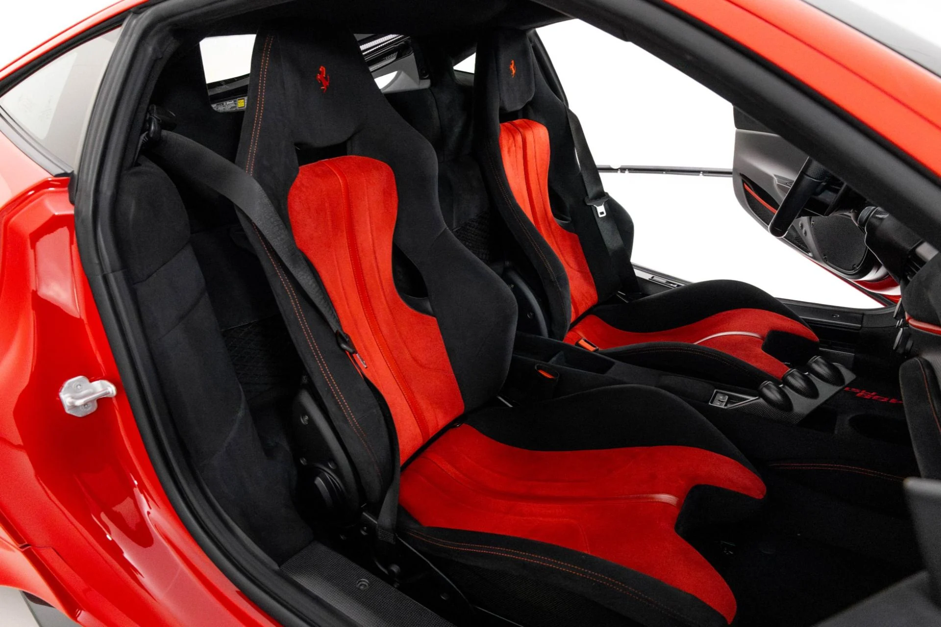mph032_2512365115_Used_2019_Ferrari_488_Pista_1761352057_0c5d002c3c