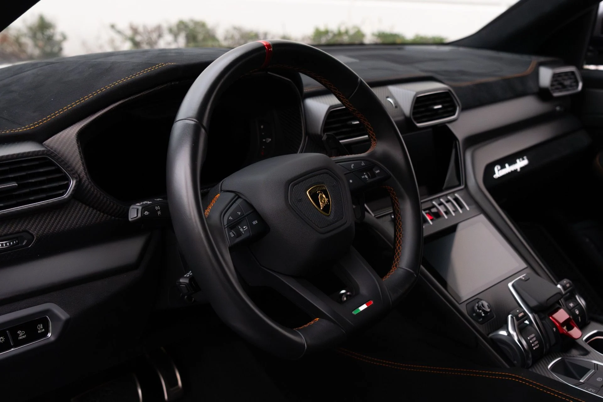 mph032_2521406683_Used_2023_Lamborghini_Urus_Performante_1764644913_045cf76bd8