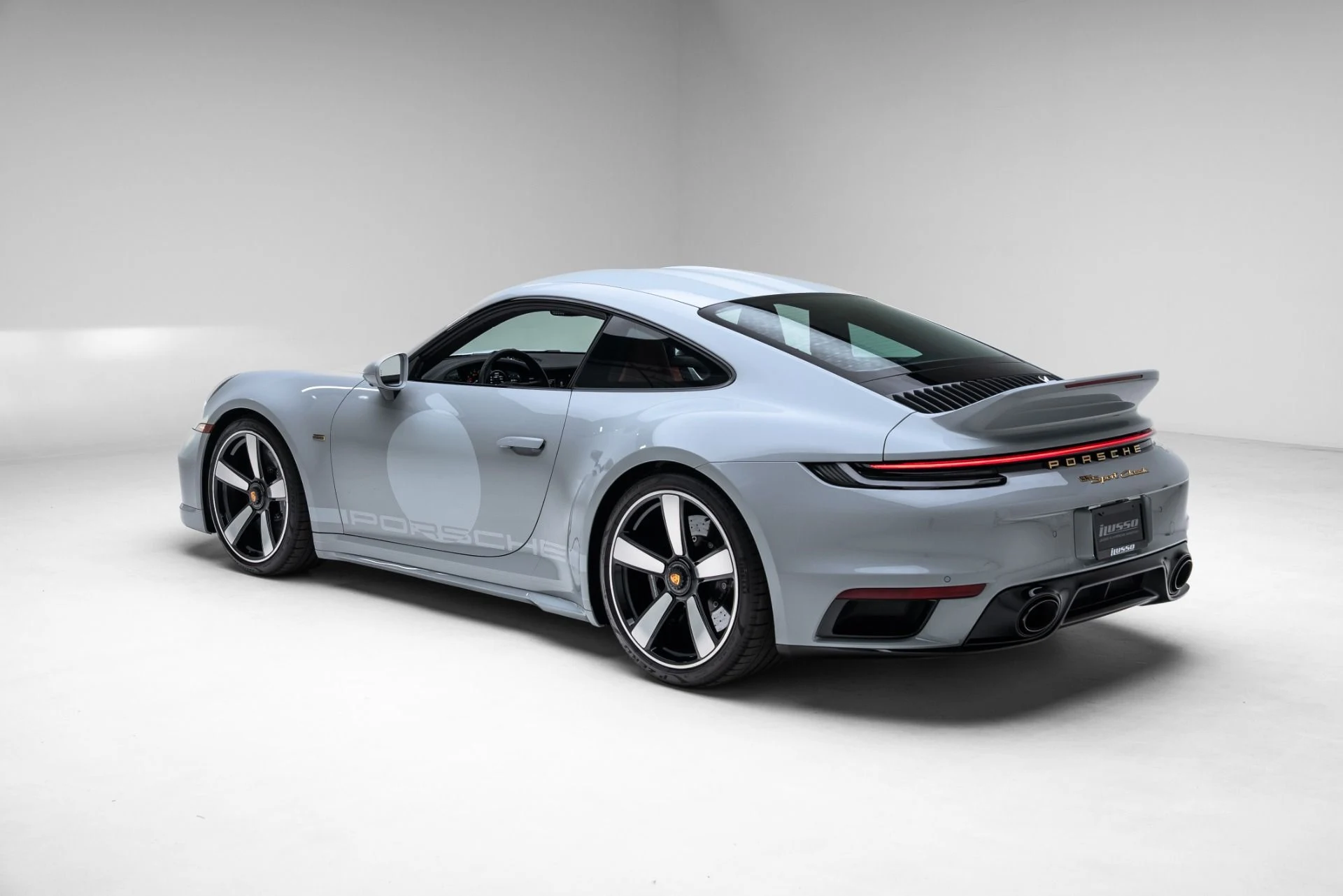 mph032_2539460658_Used_2023_Porsche_911_Sport_Classic_1774647065_2620ab5587