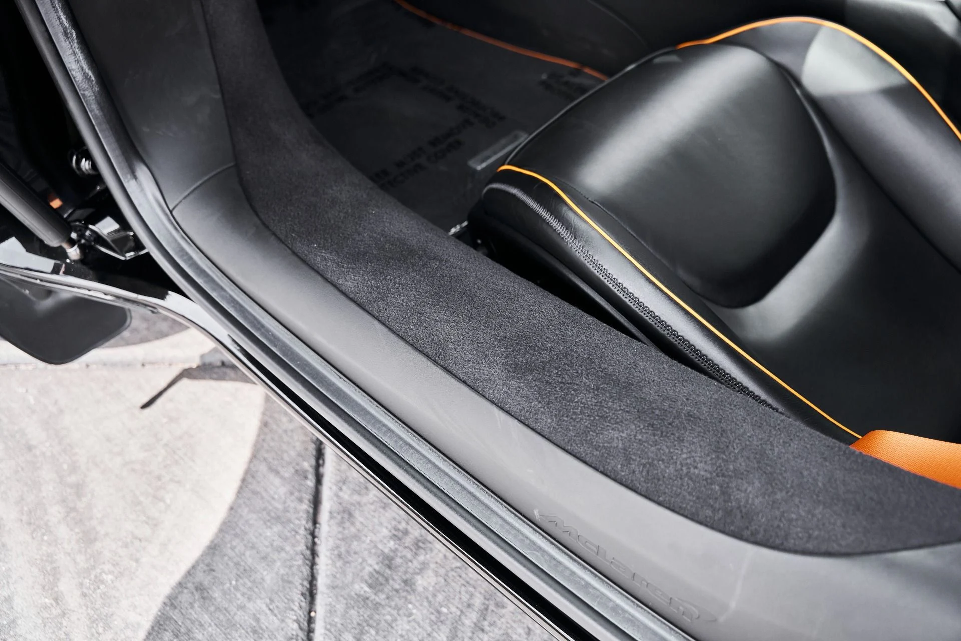 mph032_2539517530_Used_2024_Mc_Laren_Artura_1775583355_c955cbc5fd