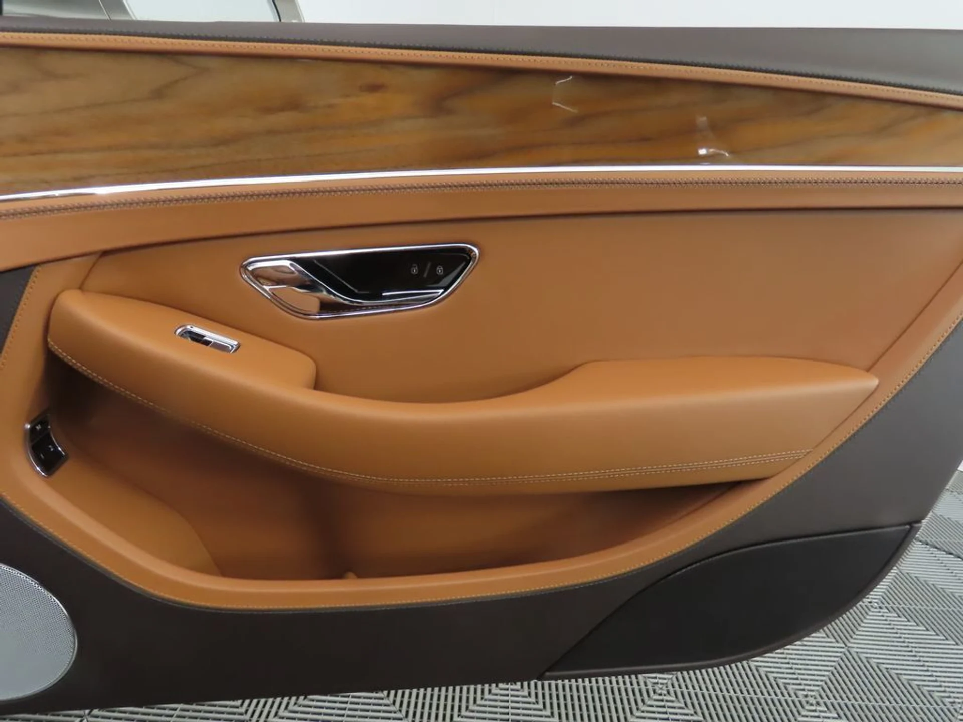 mph032_254030023_new_2026_bentley_continental_gtc_8119_22934899_33_1024_8371894d07