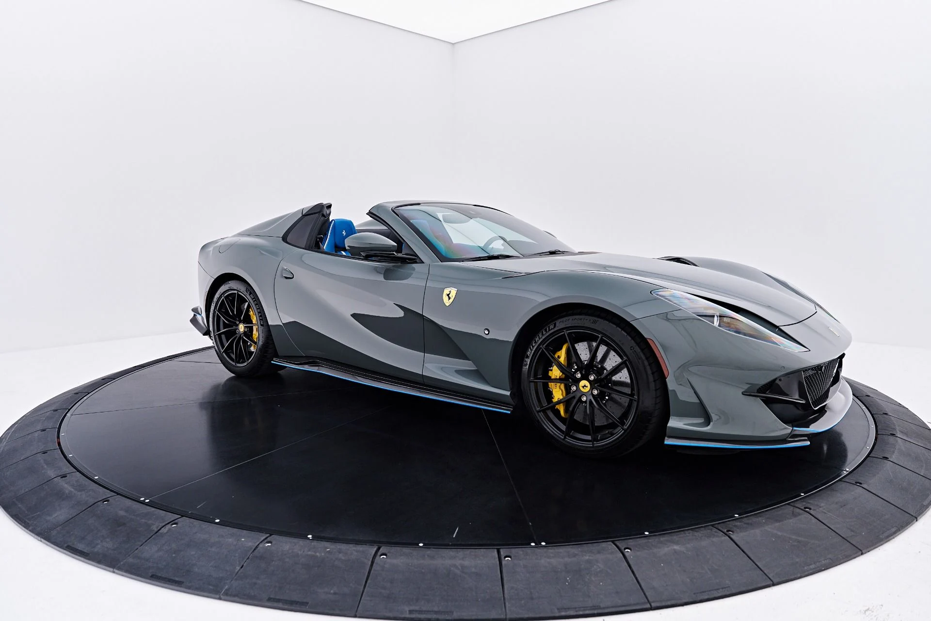 mph032_2541060589_Used_2023_Ferrari_812_GTS_Base_1785431369_8896993cee