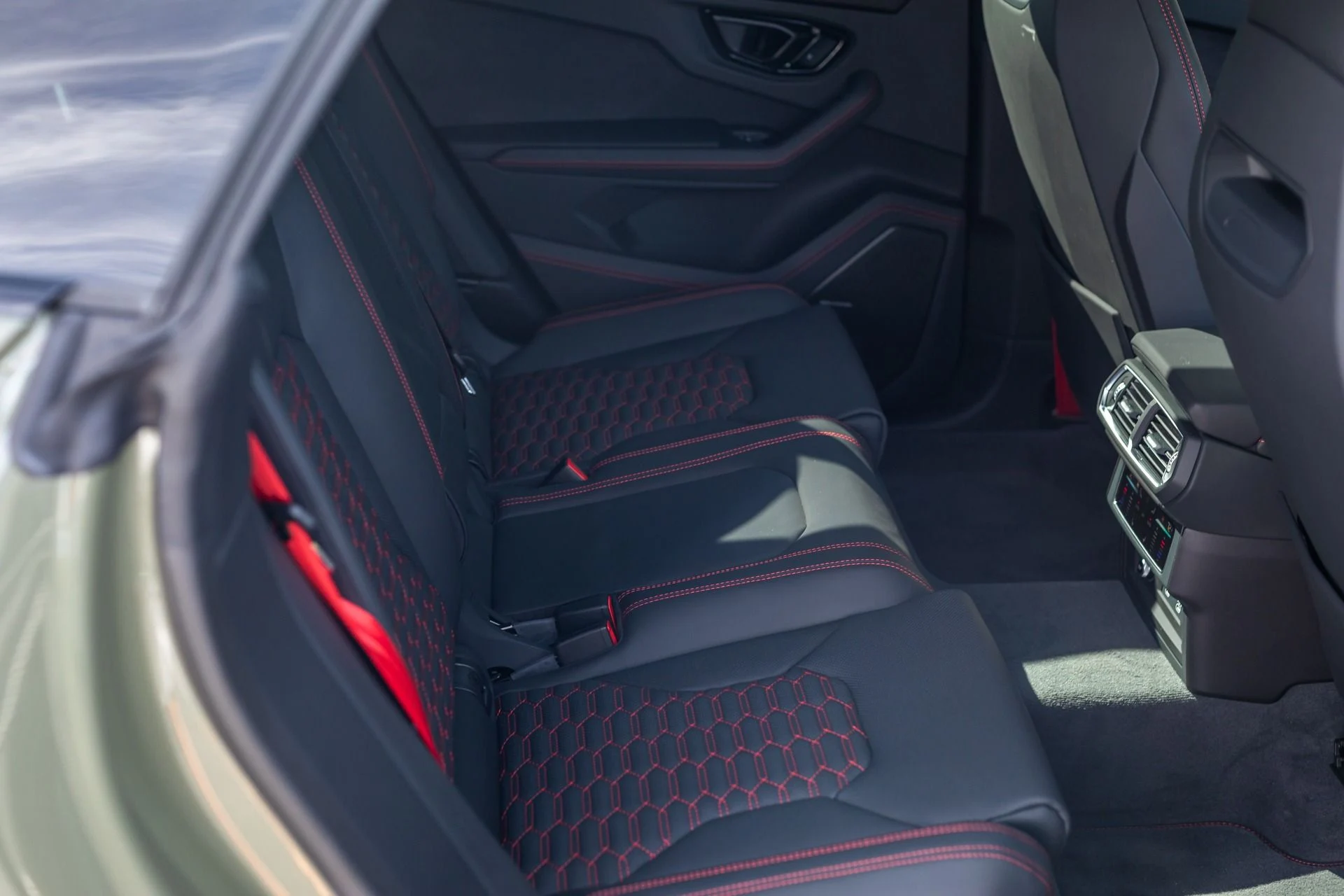 mph032_2548176087_Used_2023_Lamborghini_Urus_S_1764103574_fb3e0d9caf