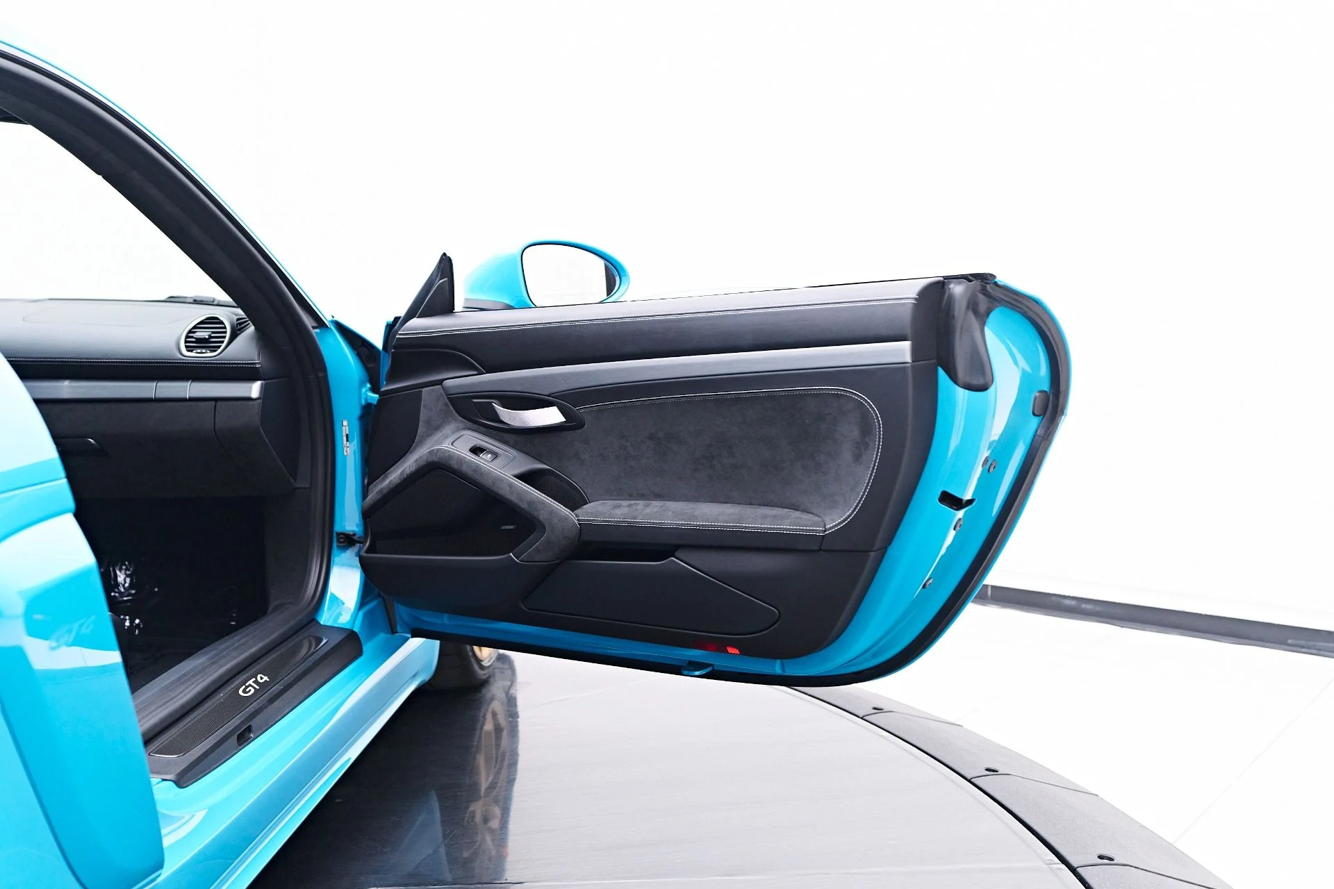 mph032_2556131815_Used_2021_Porsche_718_Cayman_GT_4_1753215060_27af8947b5