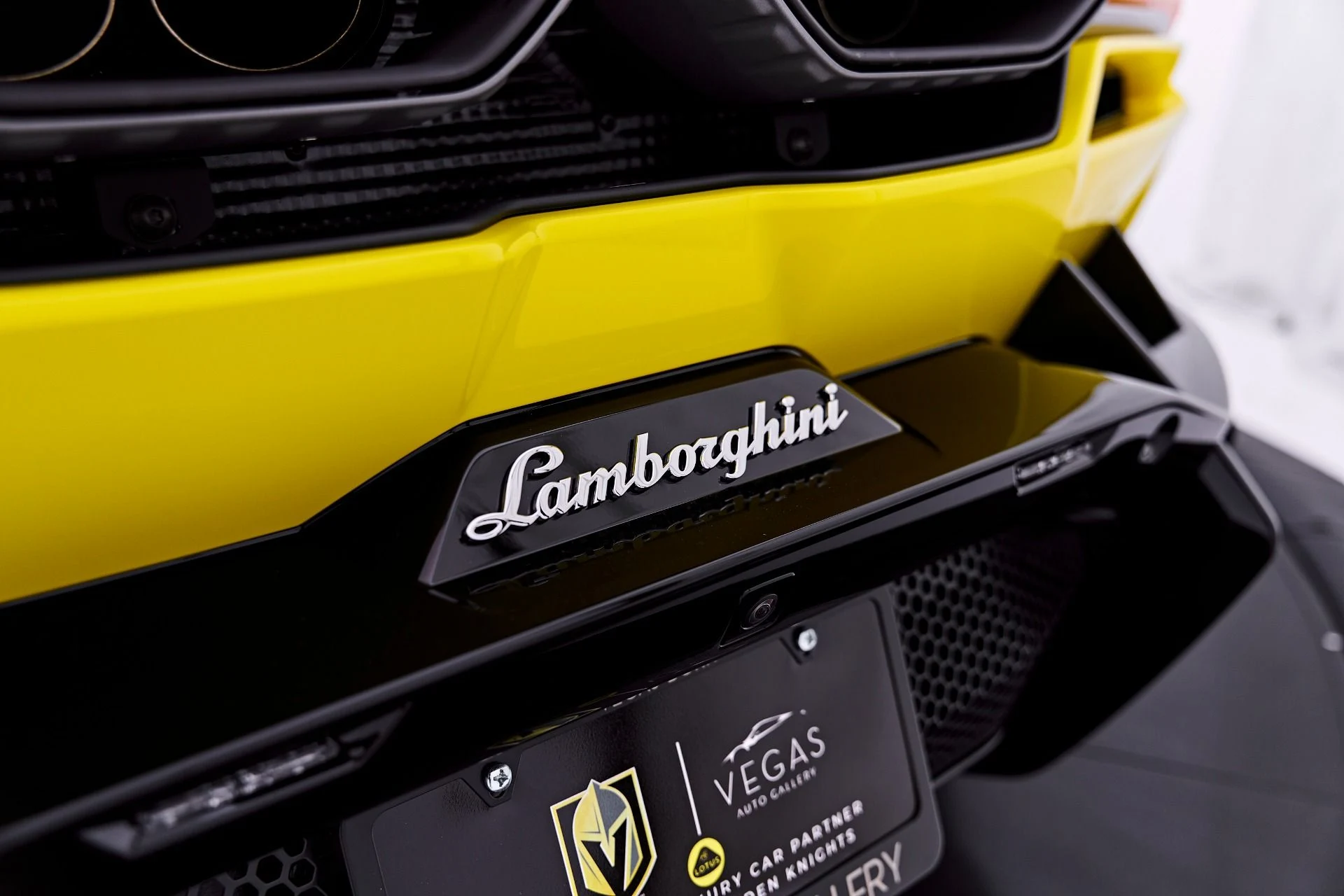 mph032_2556134117_Used_2026_Lamborghini_Revuelto_Base_1782198258_9f1342d187