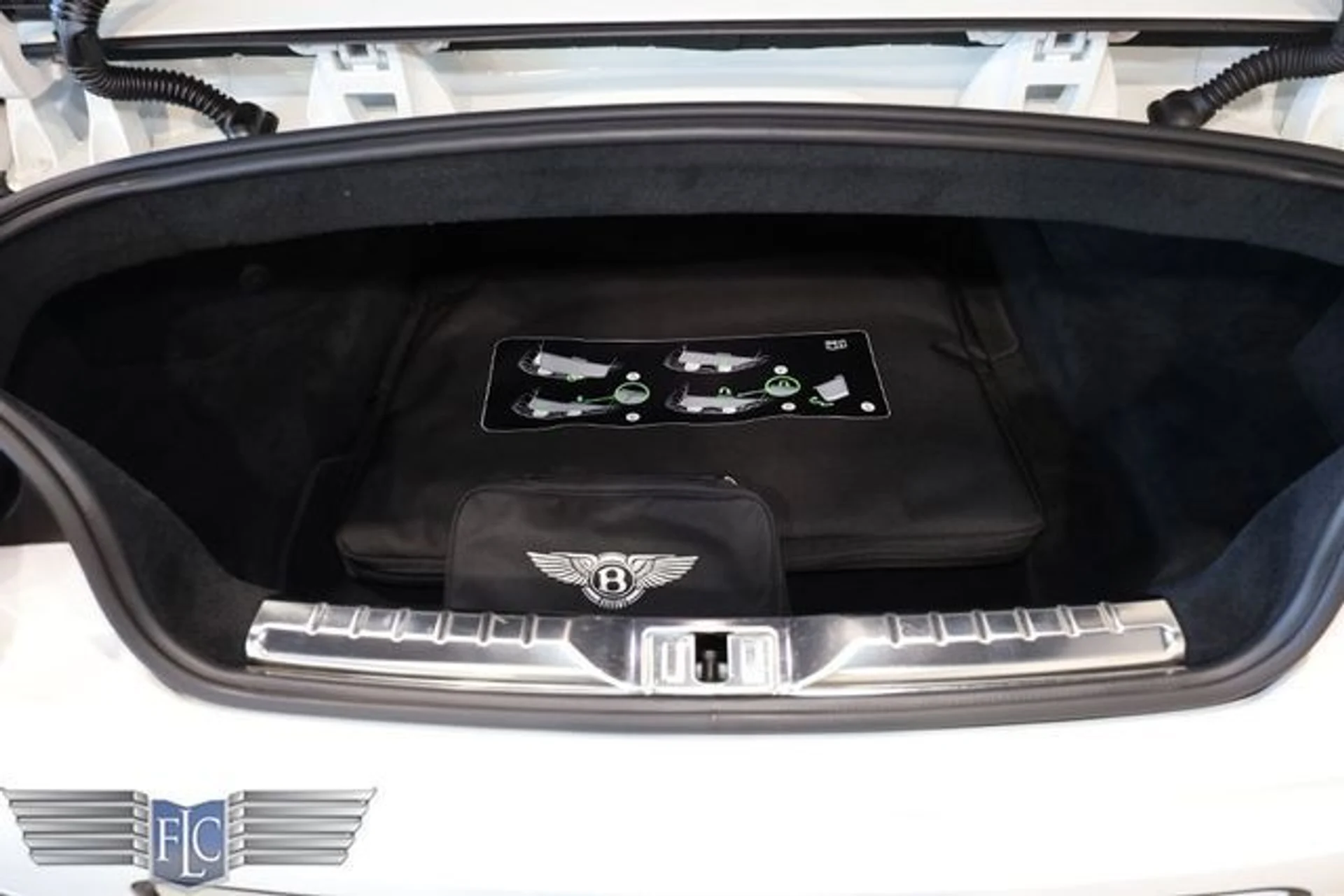mph032_2564422177_used_2023_bentley_continental_gtcspeedconvertibleoceanedition_9689_23028266_37_640_31910fafd7