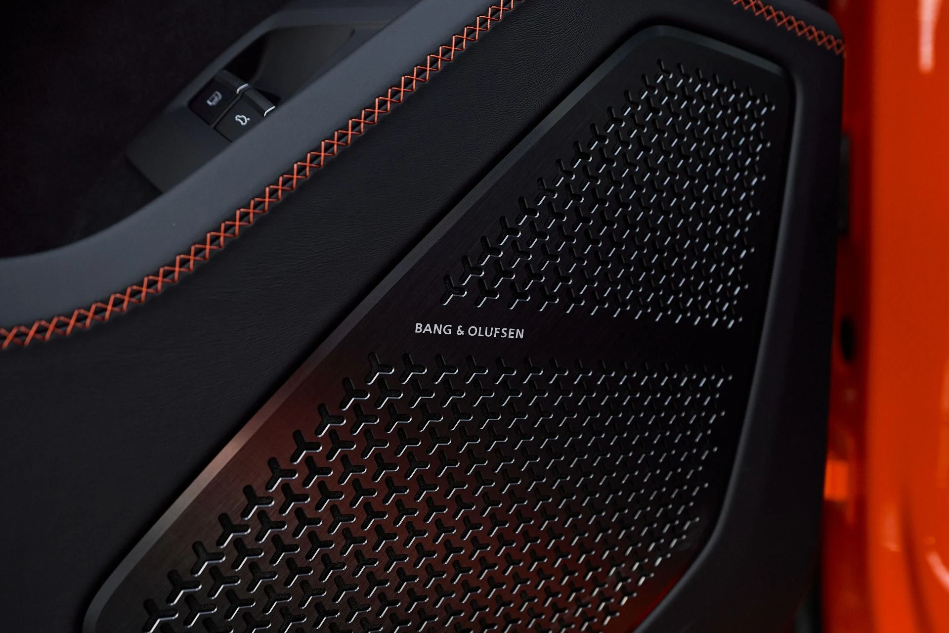 mph032_2569284756_Used_2025_Lamborghini_Urus_SE_1763680399_254760b348