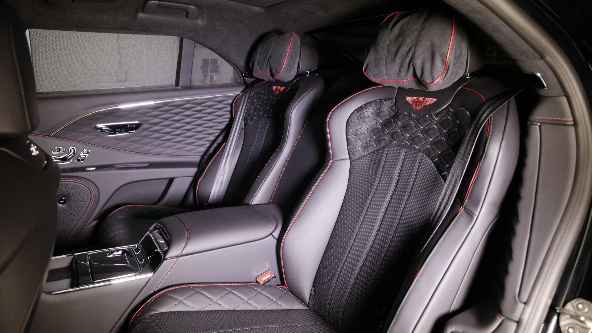 mph032_2569497140_Used_2024_Bentley_Flying_Spur_Speed_1706529820_0dde2e28b2