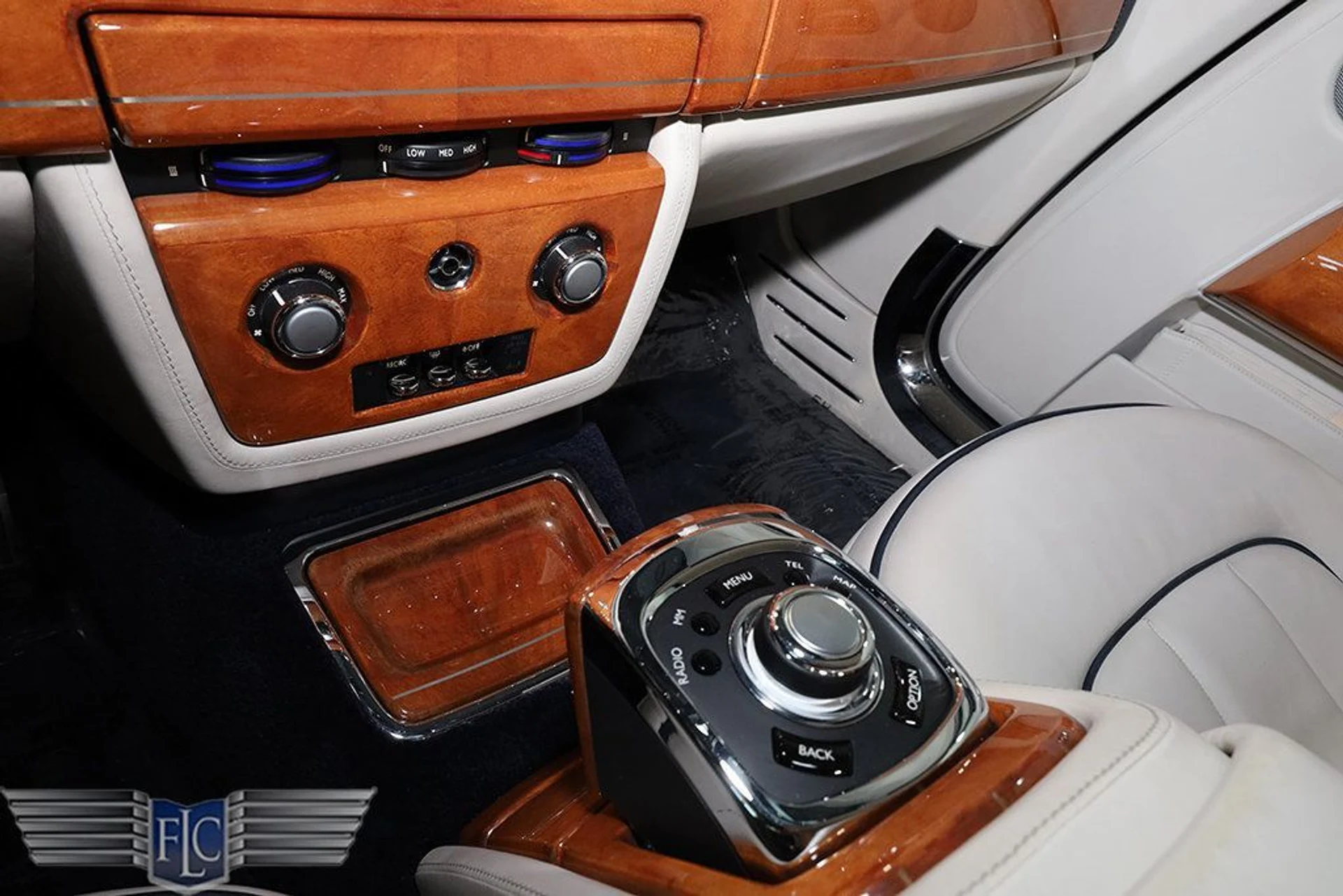 mph032_2574887337_used_2014_rolls_royce_phantom_drophead_coupe_9689_22941725_33_1024_cea0478dbe