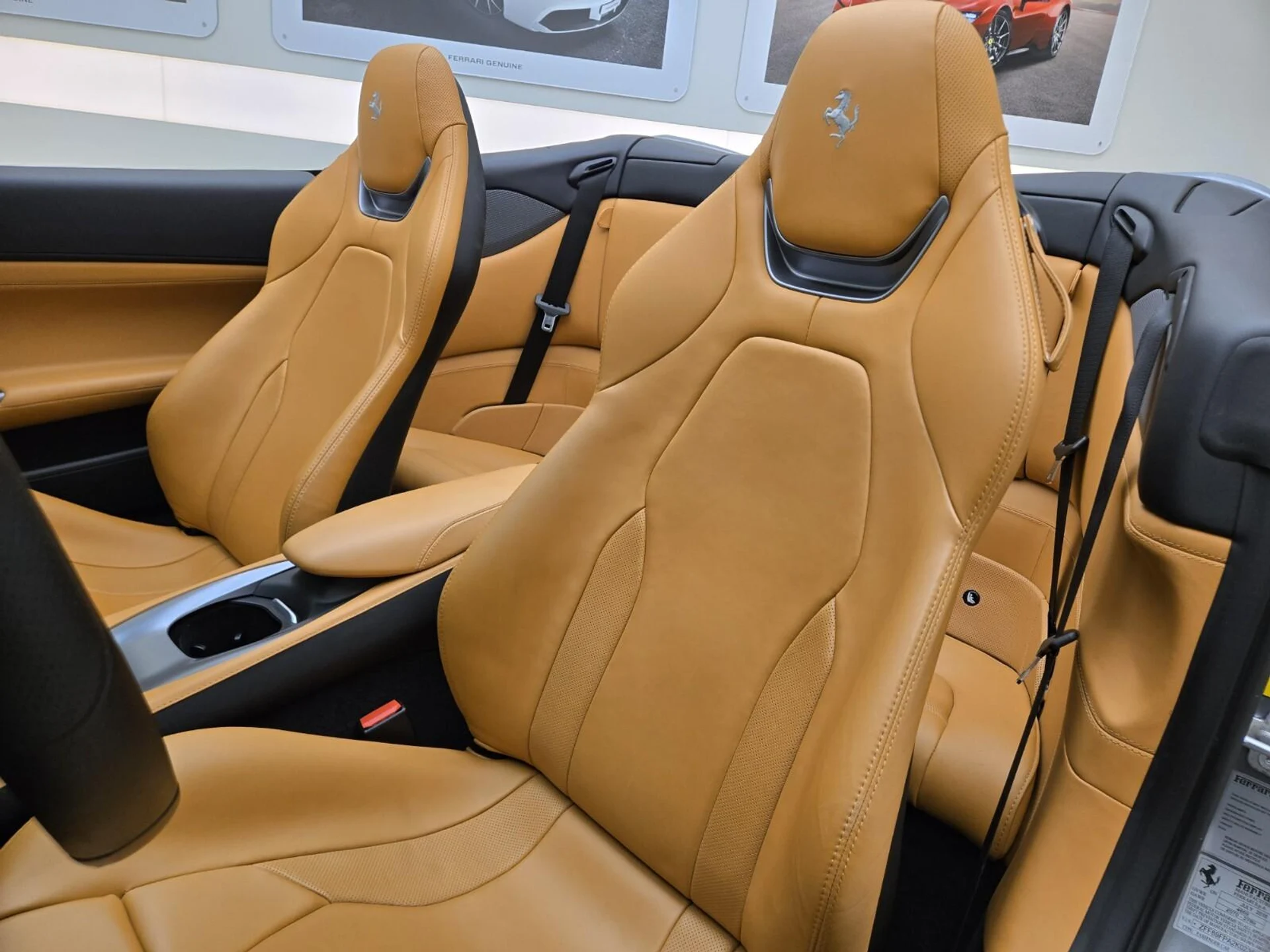 mph032_2575341916_Used_2019_Ferrari_Portofino_1762588088_6a6776f8ab