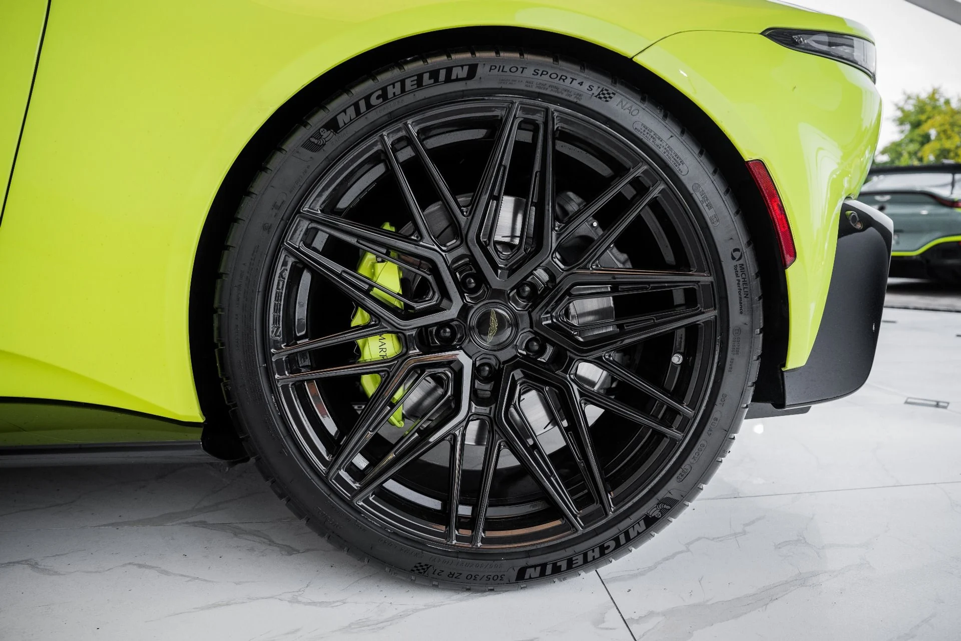 mph032_2576067121_Used_2020_Aston_Martin_Vantage_V8_Coupe_1690551384_2aa98a0495