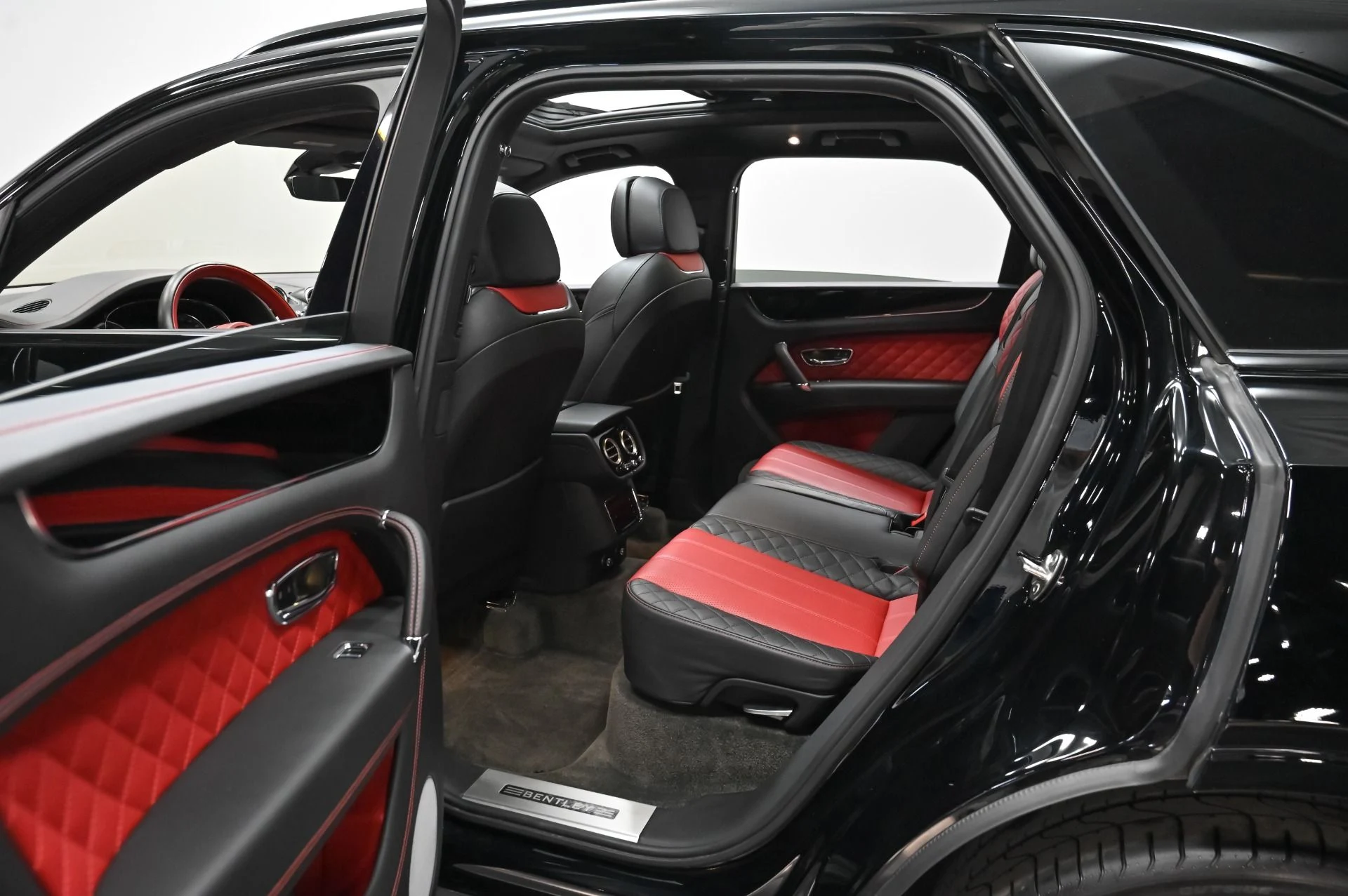 mph032_2578894533_Used_2018_Bentley_Bentayga_W12_1759788100_9a65060fc6
