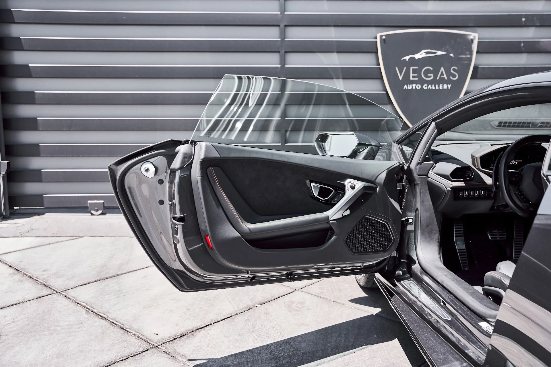 mph032_2582138963_Used_2021_Lamborghini_Huracan_EVO_Base_1780708725_df75d0aa4d