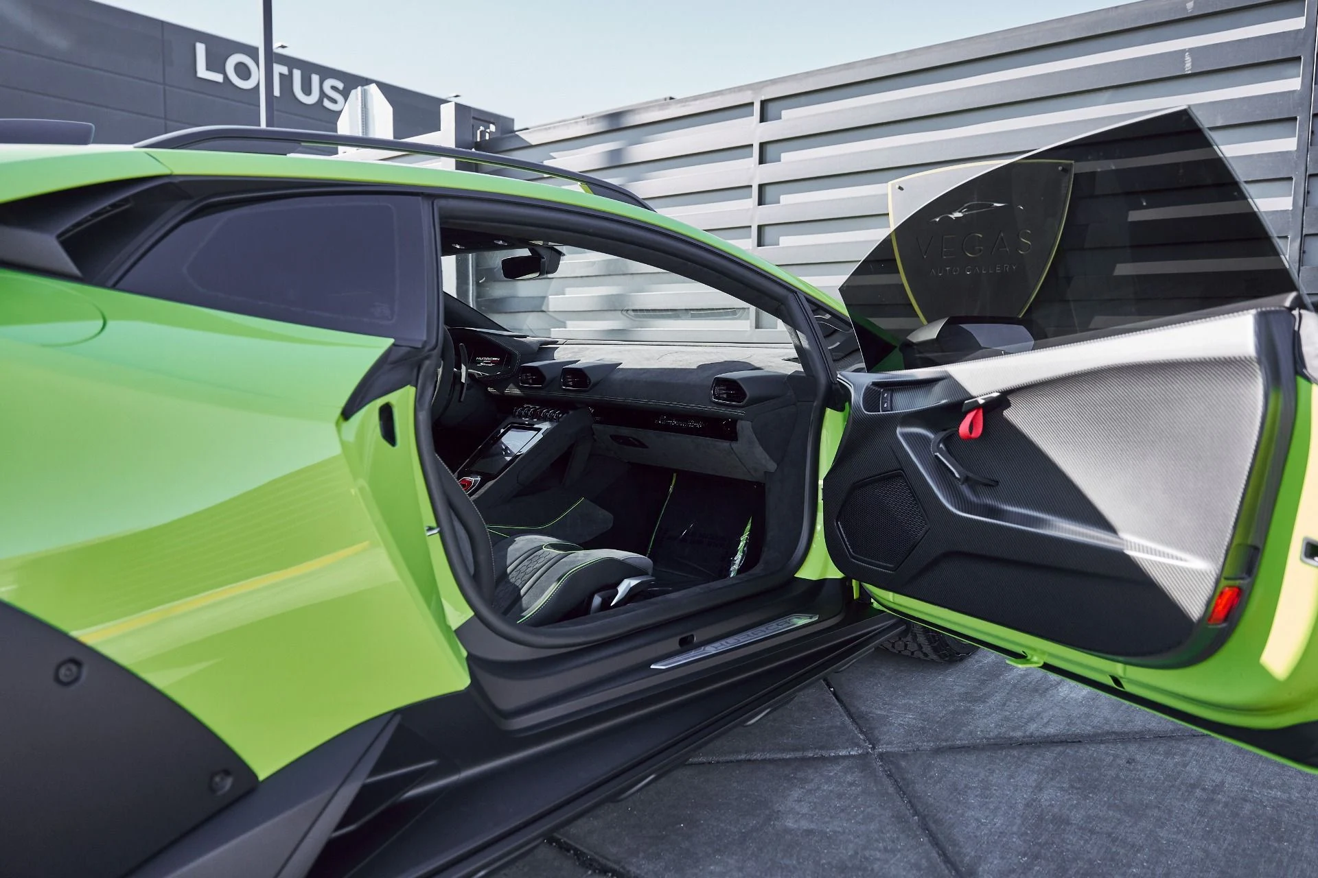 mph032_2582604098_Used_2024_Lamborghini_Huracan_Sterrato_Base_1767062423_77bafb6df8