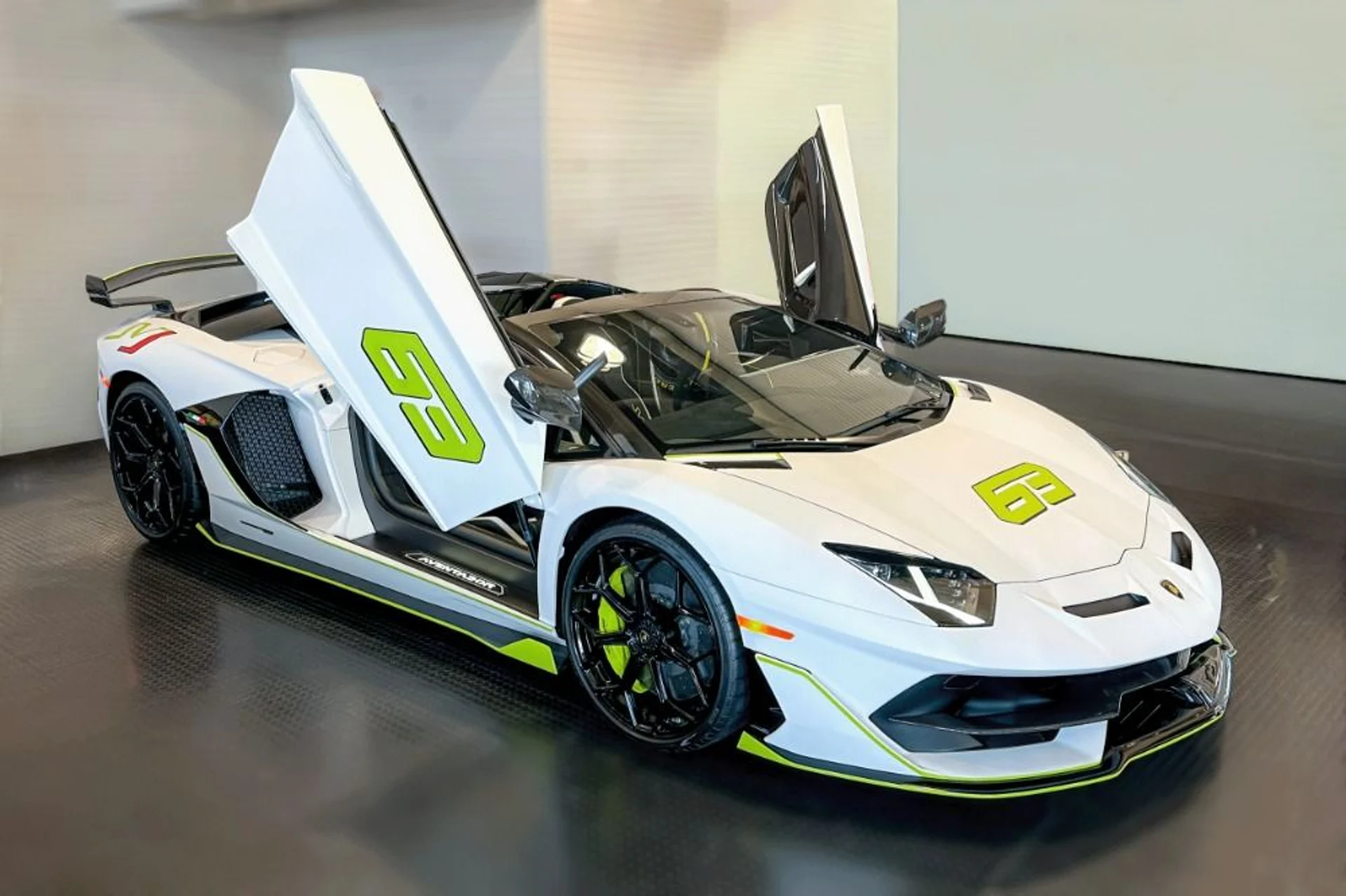 mph032_258457038_Used_2021_Lamborghini_Aventador_LP_770_4_SVJ_1765888214_49884a935f