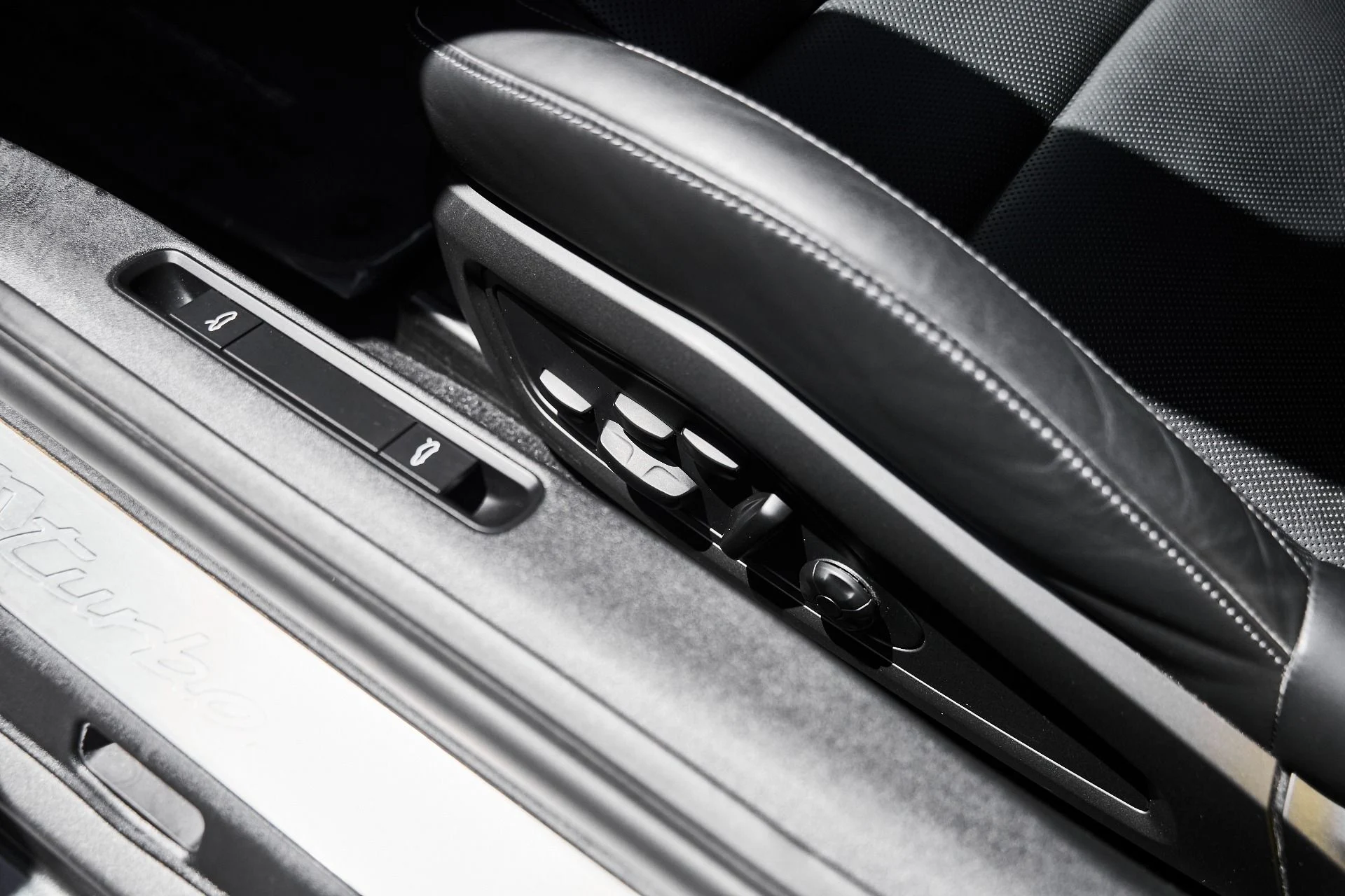 mph032_2590477307_Used_2021_Porsche_911_Turbo_S_1781810409_97bf0ed89a
