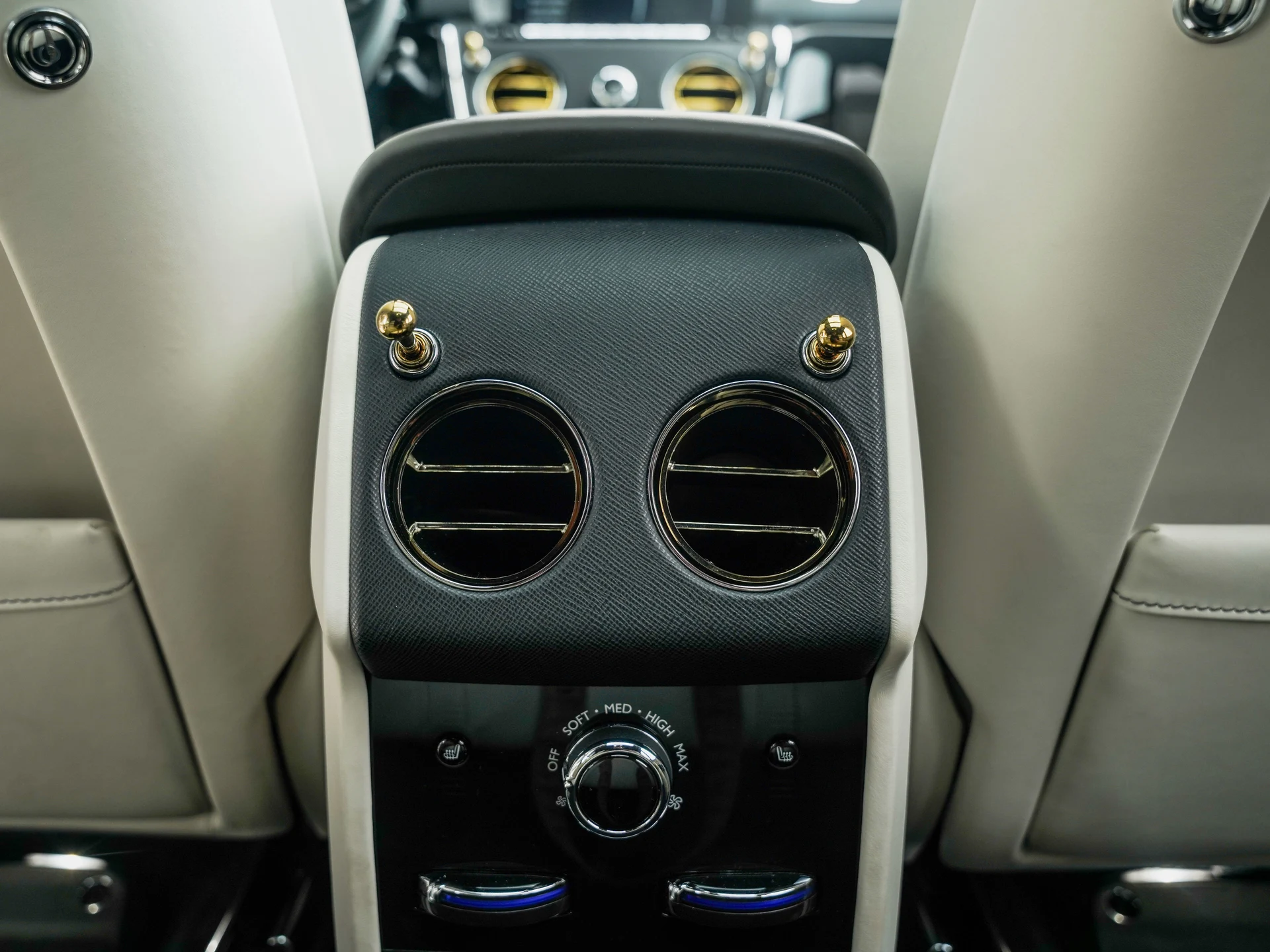 mph032_2593094285_33_c2edad115b