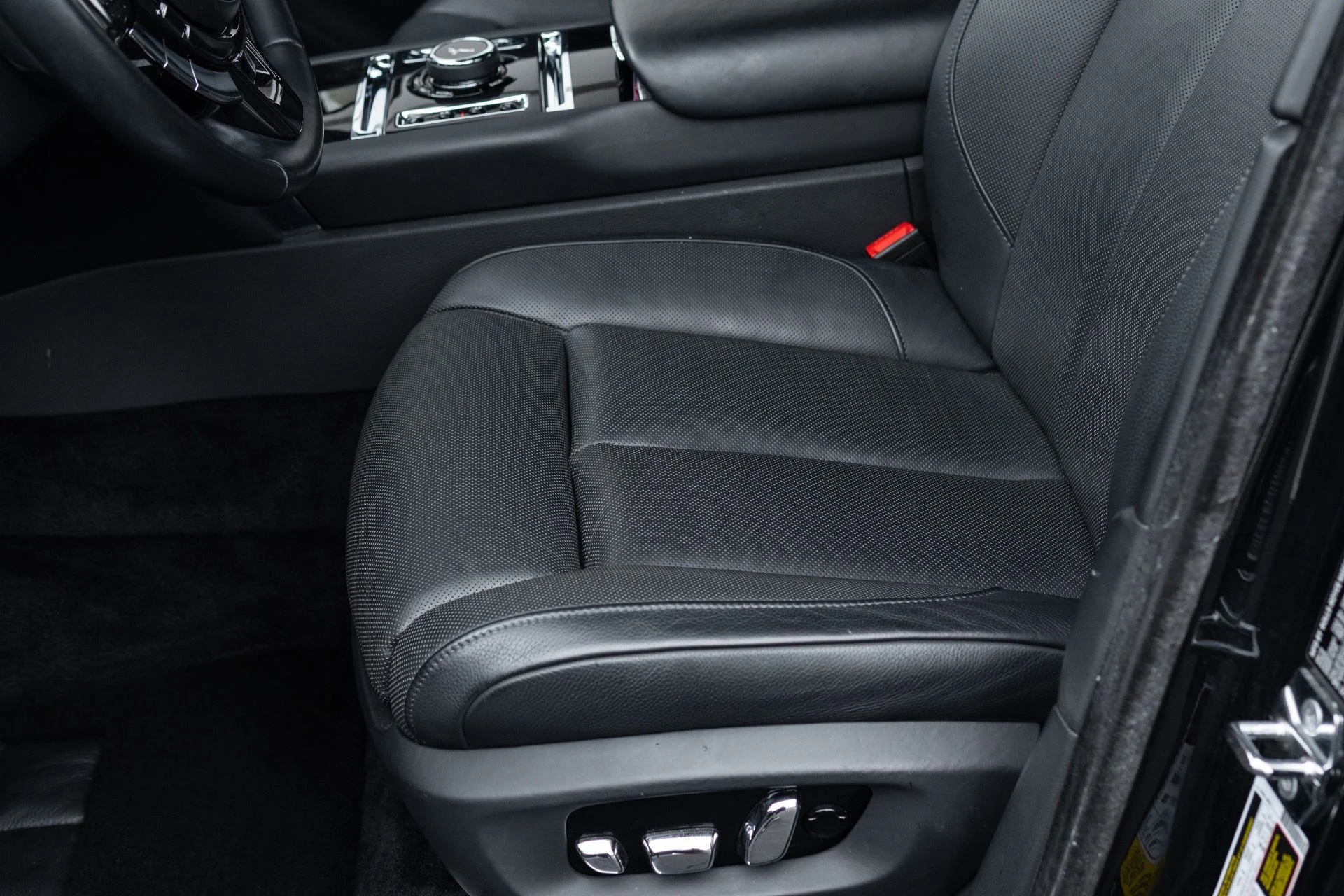 mph032_2593399146_Used_2020_Rolls_Royce_Cullinan_1775753700_1e6bc6a305