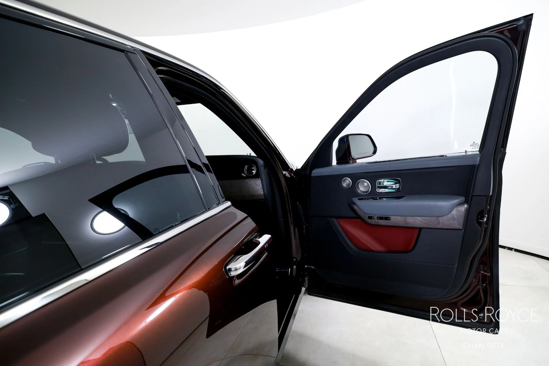 mph032_2600509379_Used_2025_Rolls_Royce_Cullinan_1757716745_cbf25a3f22