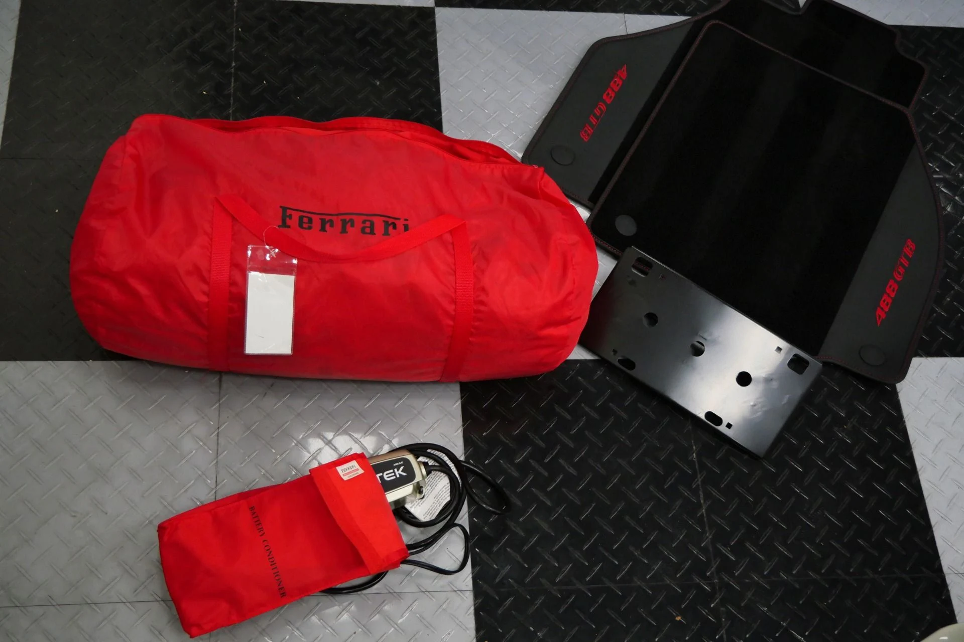 mph032_2609613883_Used_2018_Ferrari_488_GTB_1755879022_57a9ab67ec