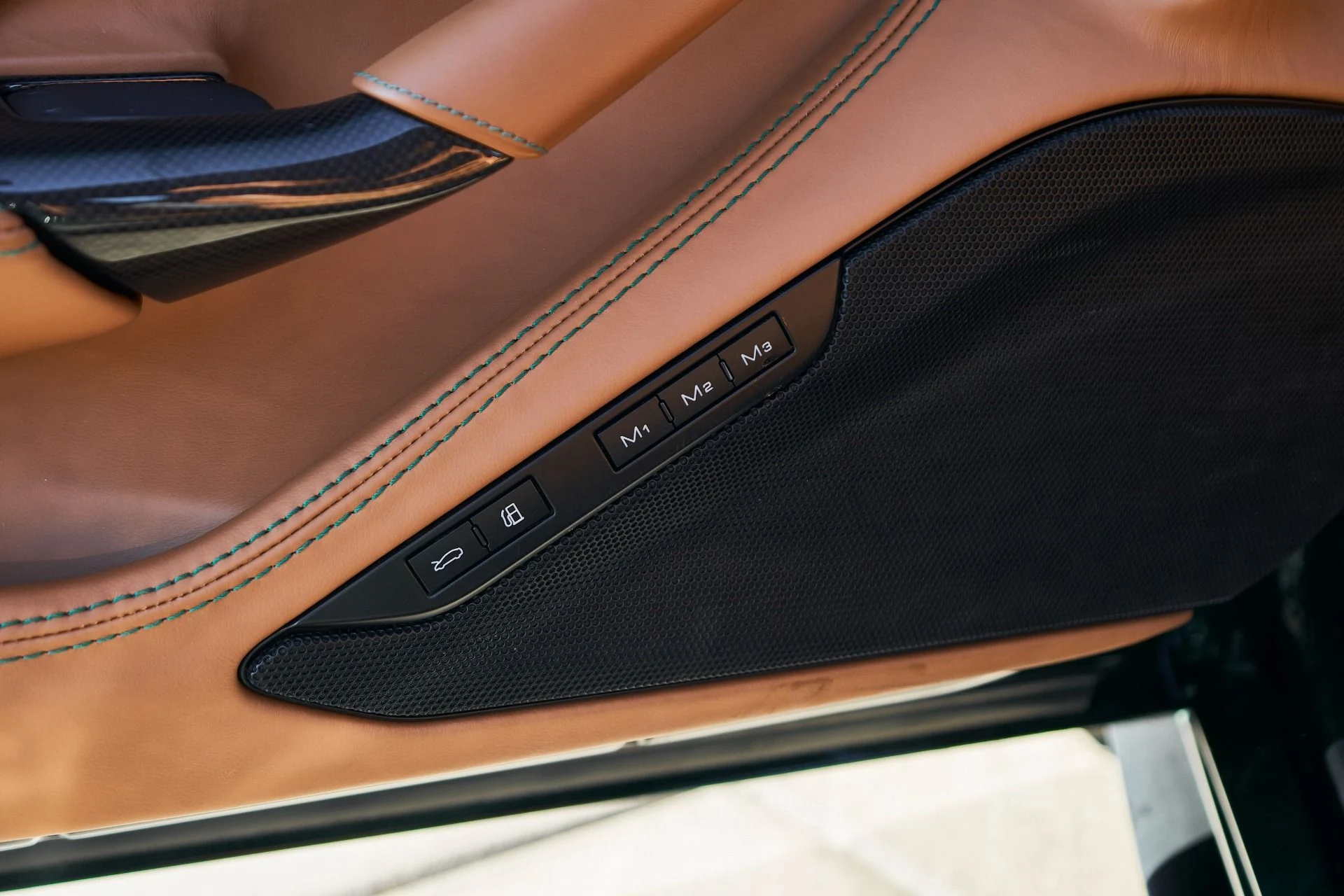 mph032_2614905711_Used_2022_Ferrari_F8_Tributo_Base_1765662060_b8c3a3c4f5