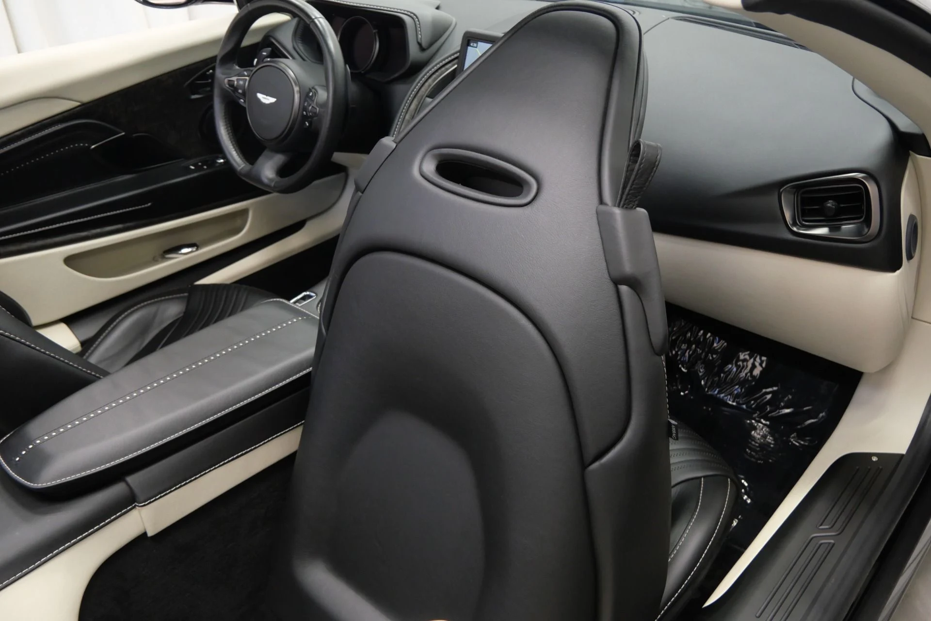 mph032_2615587081_Used_2021_Aston_Martin_DB_11_Volante_1760108226_f9305bf8ae